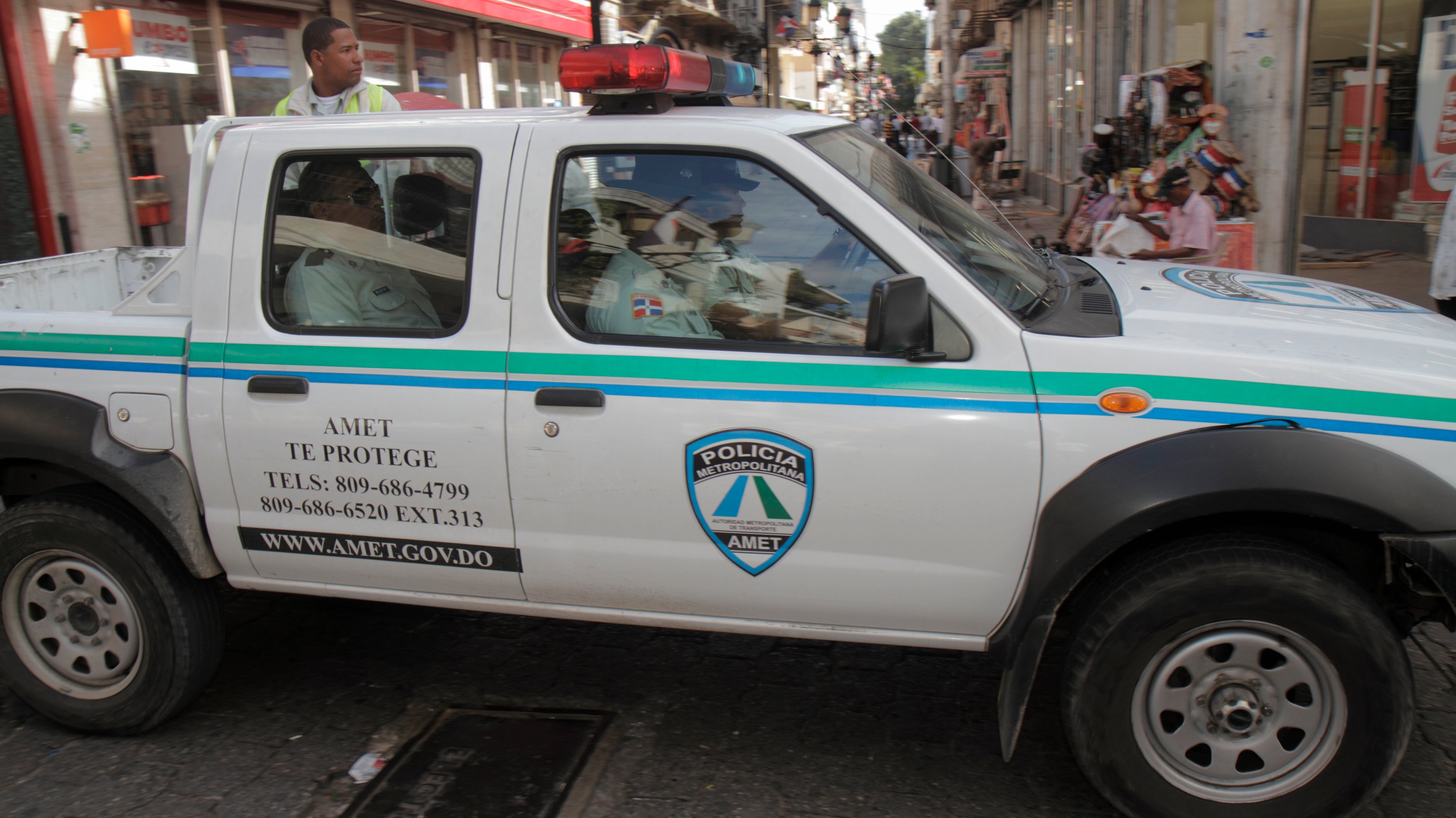 Calle el Conde, Metropolitan Police vehicle