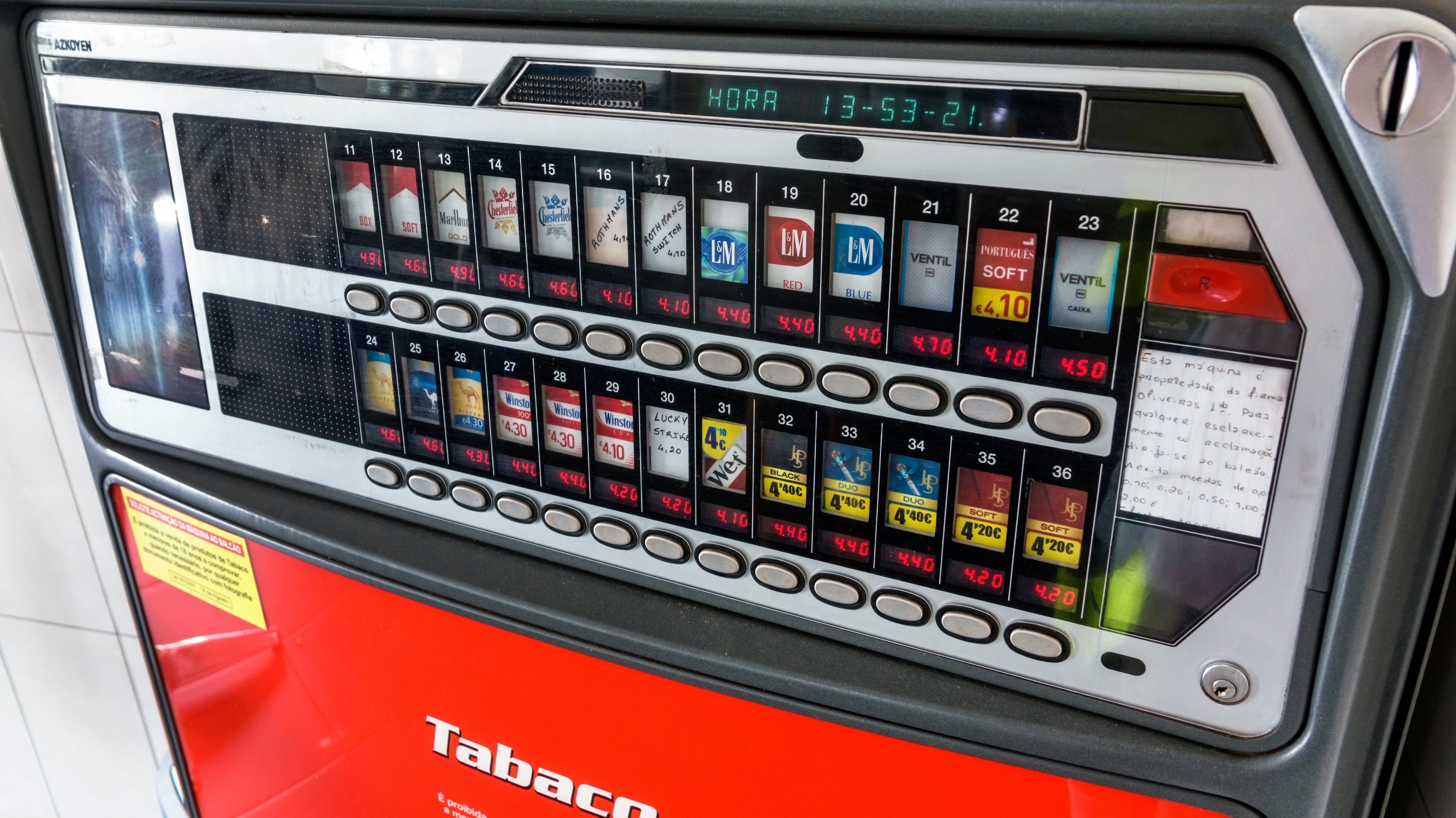 Portugal, Coimbra, Comboios de Portugal, cigarette vending machine in train station