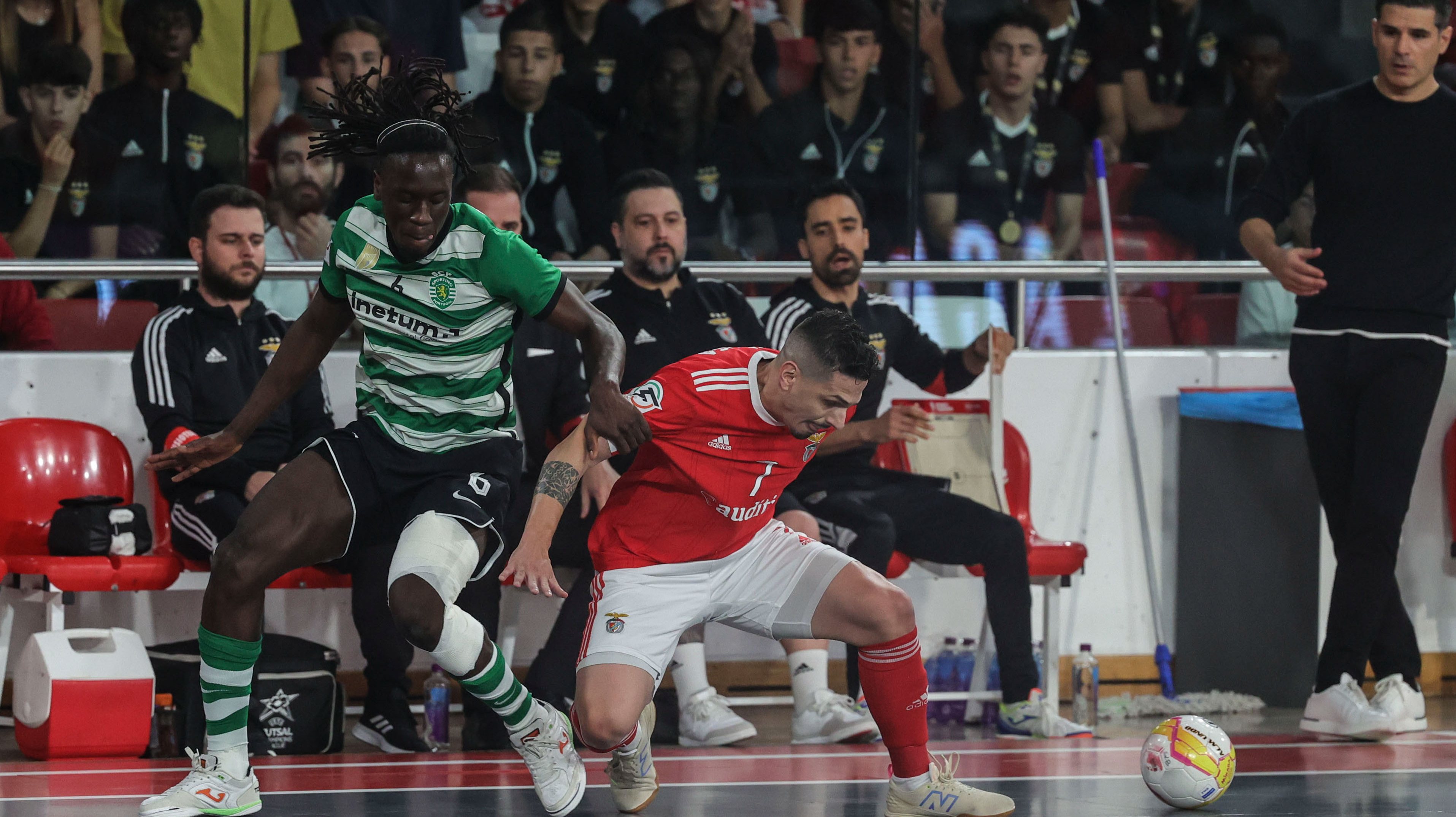 Sporting conseguiu quebrar o fator casa na final e conquistou o tricampeonato de futsal no Pavilhão da Luz após ganhar por 2-1 no prolongamento