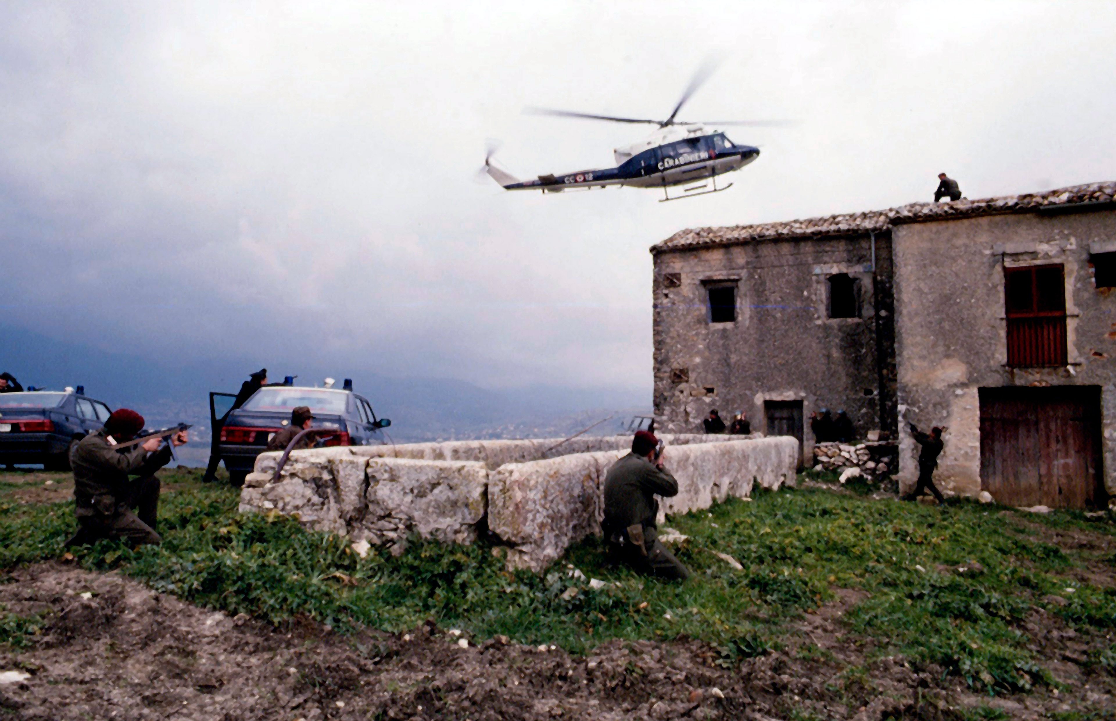 A fação da Máfia Italiana pertencente à Cosa Nostra num tiroteio durante uma operação policial