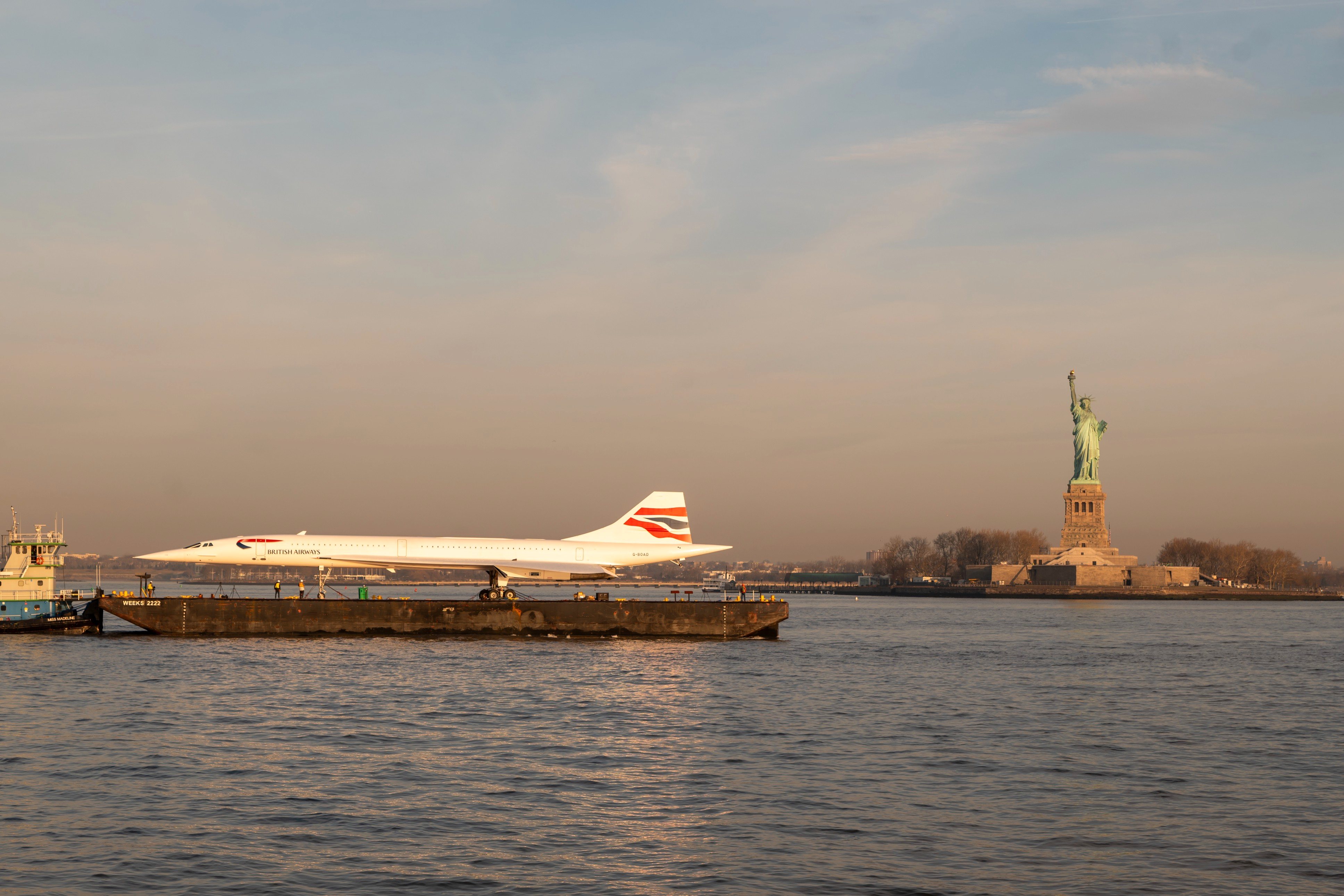 Avião supersónico Concorde viaja pelo rio Hudson