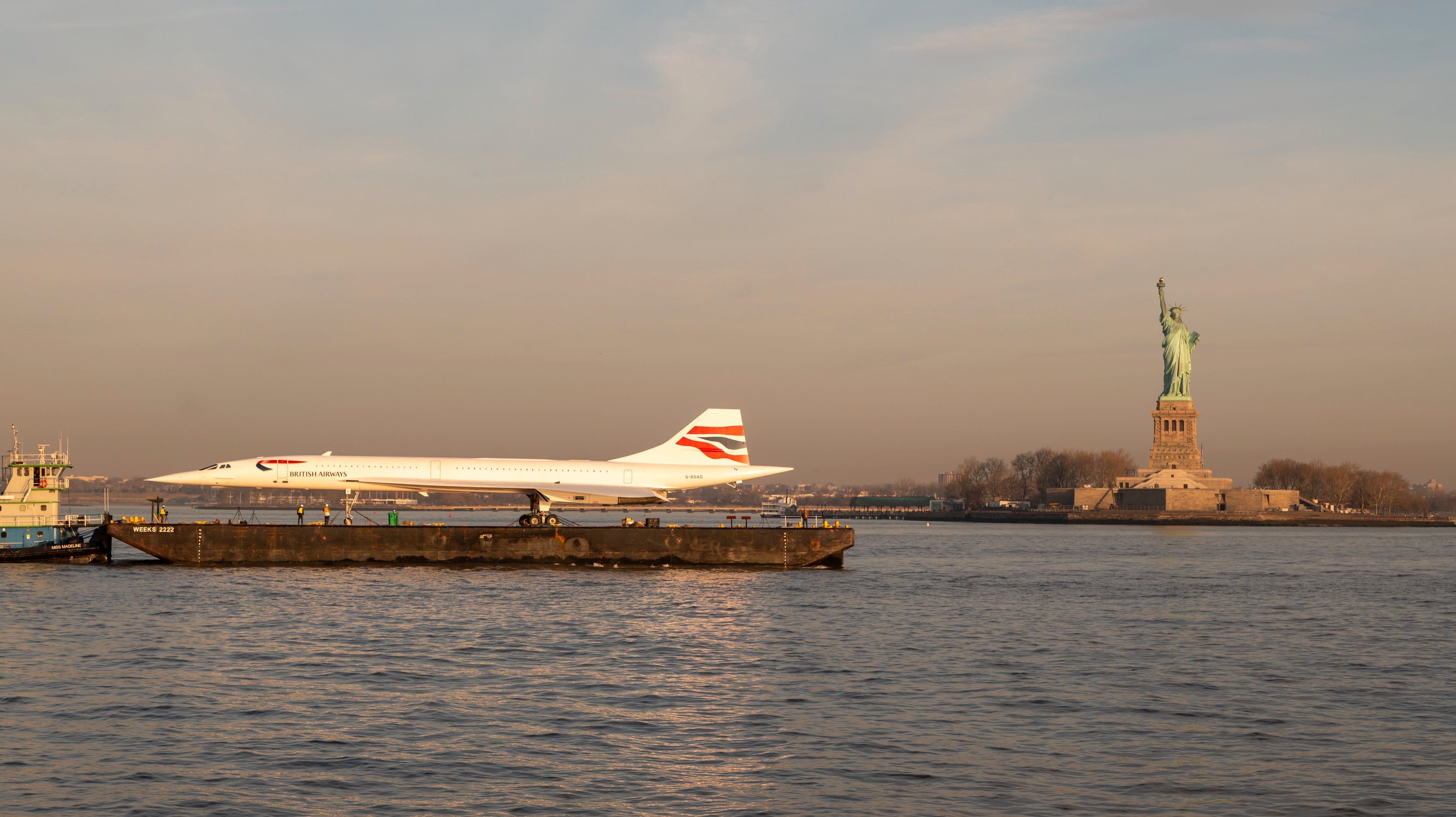 Avião supersónico Concorde viaja pelo rio Hudson