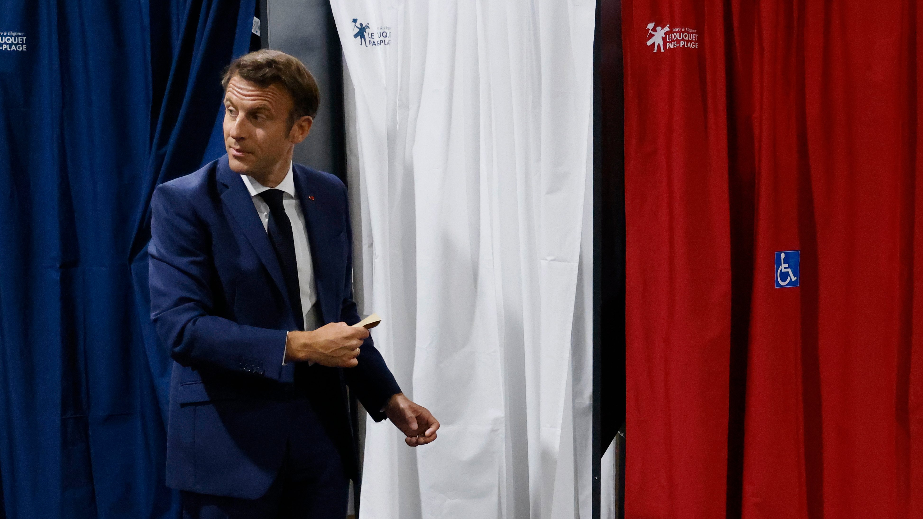 Partido de Macron vence 1.ª volta, mas arrisca-se a não conseguir a maioria absoluta por causa da geringonça de esquerda de Mélenchon