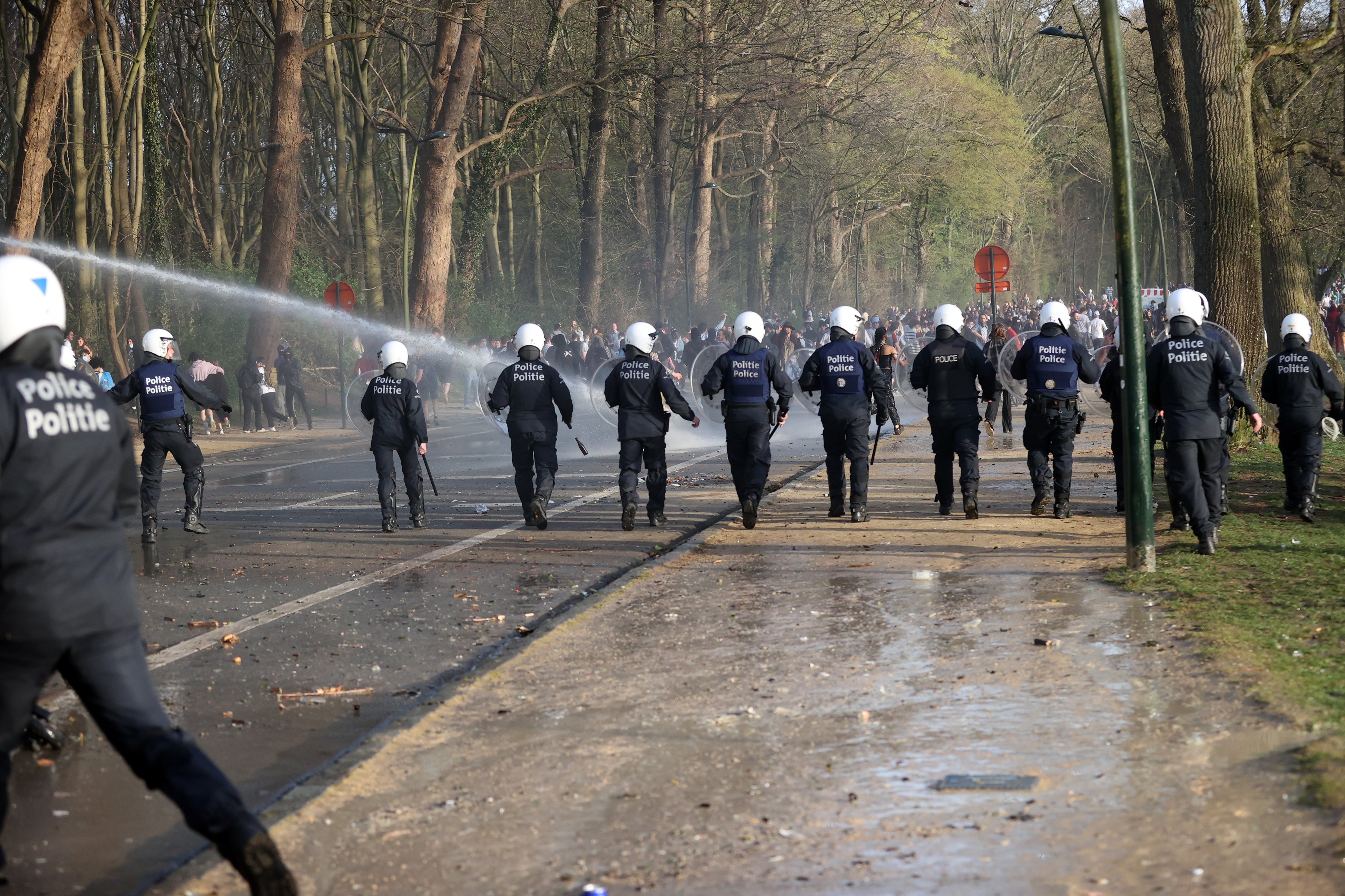 Police intervene in crowd gathered for April foolsâ joke in Brussels
