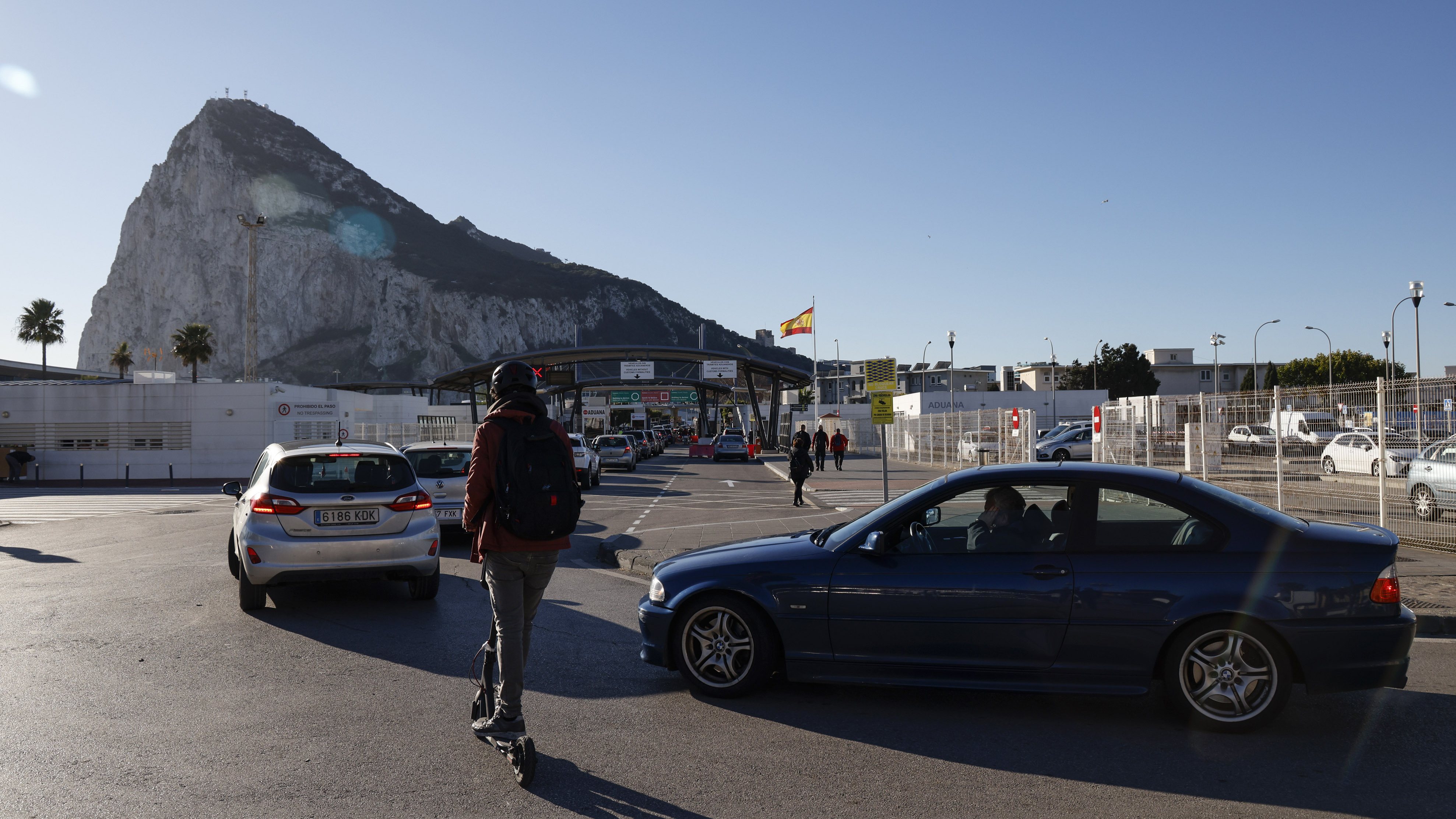 Gibraltar Border Crossing as Spain, U.K. Negotiate Brexit Issue