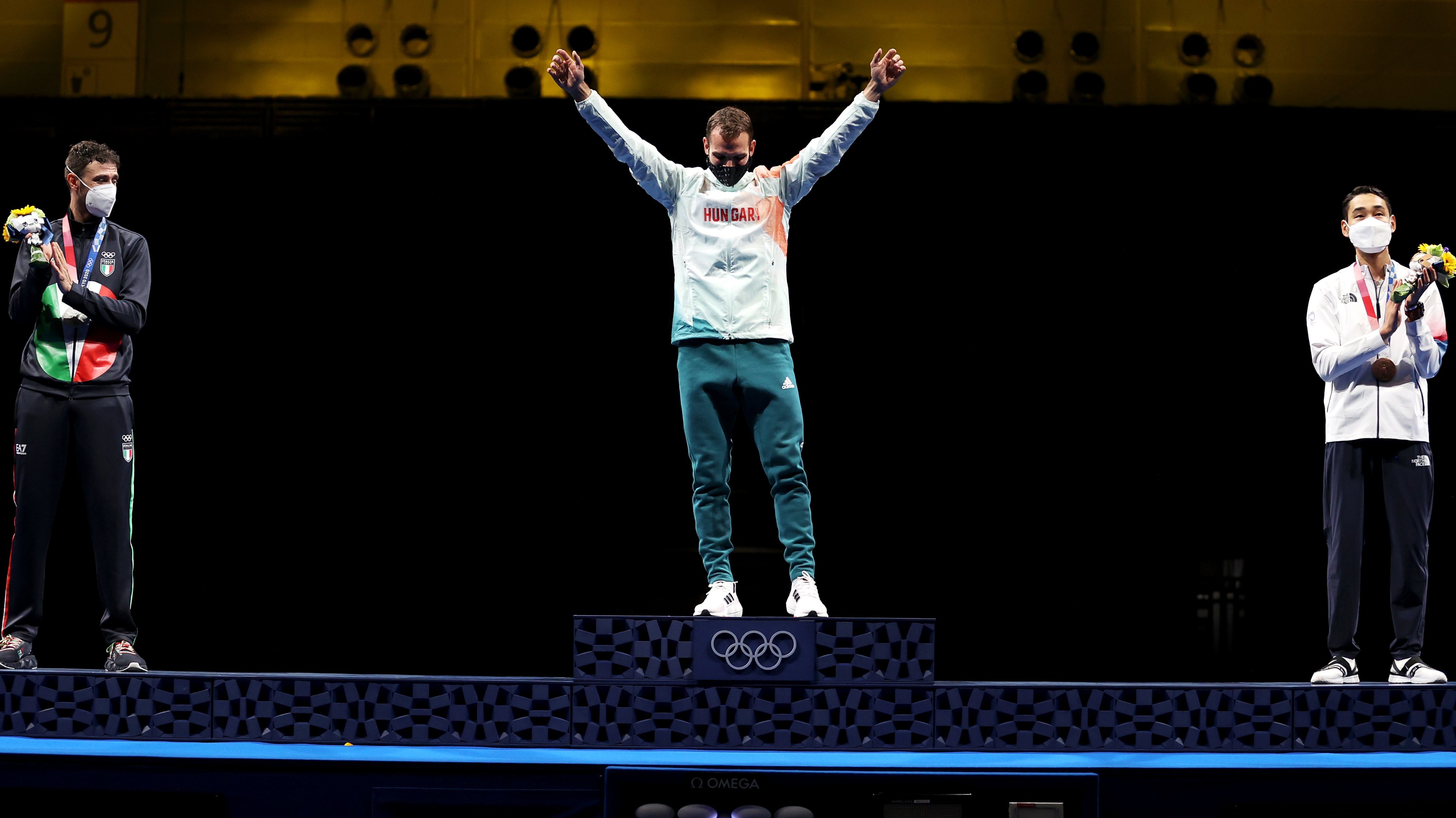 O húngaro Aron Szilagyi conseguiu tornar-se o primeiro atleta masculino a alcançar três títulos olímpicos de esgrima consecutivos