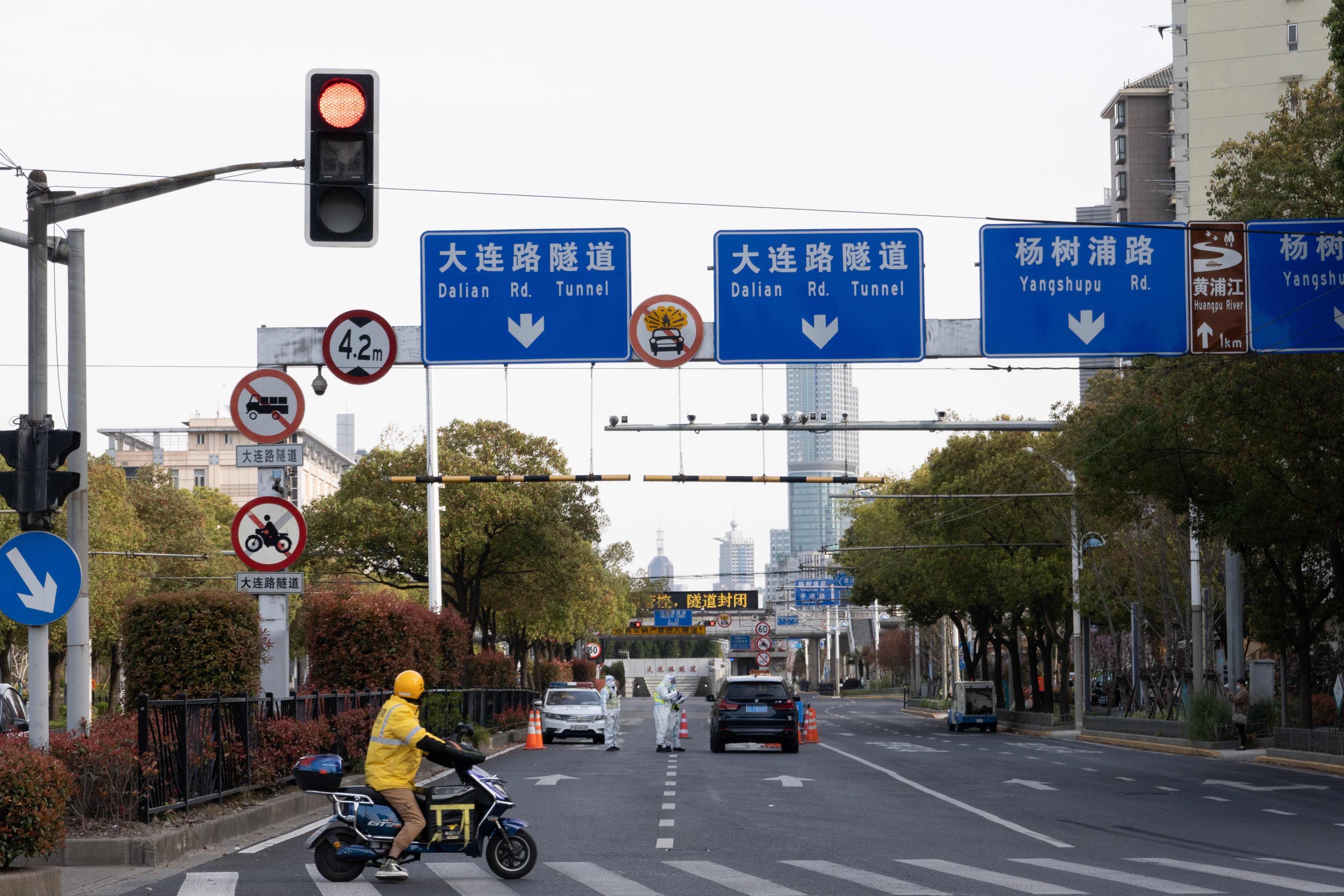 A entrada para a zona Pudong está proibida