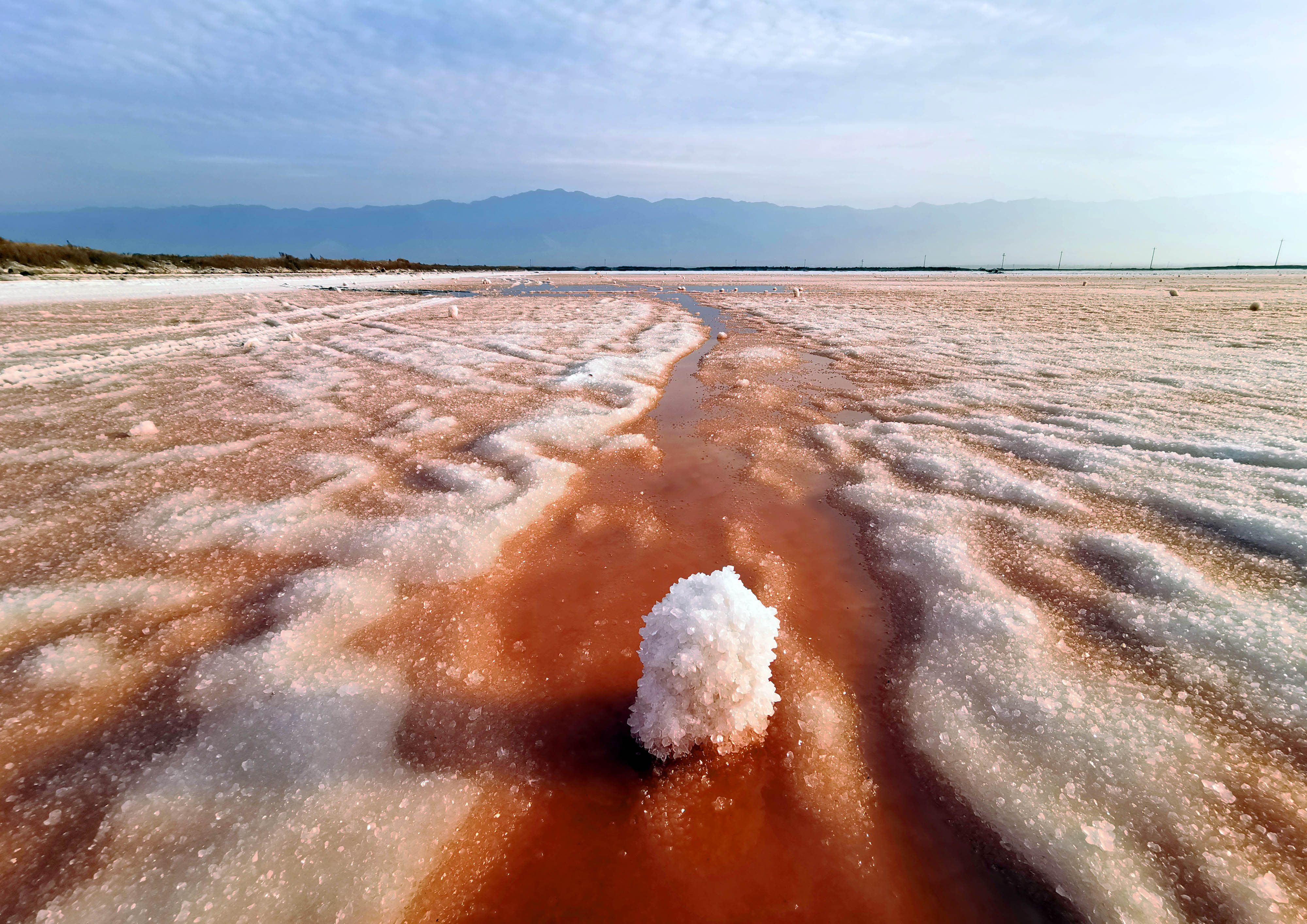 The nitrate flowers blossomed in the salt lake in Yuncheng,Shanxi,China on 29th December, 2019