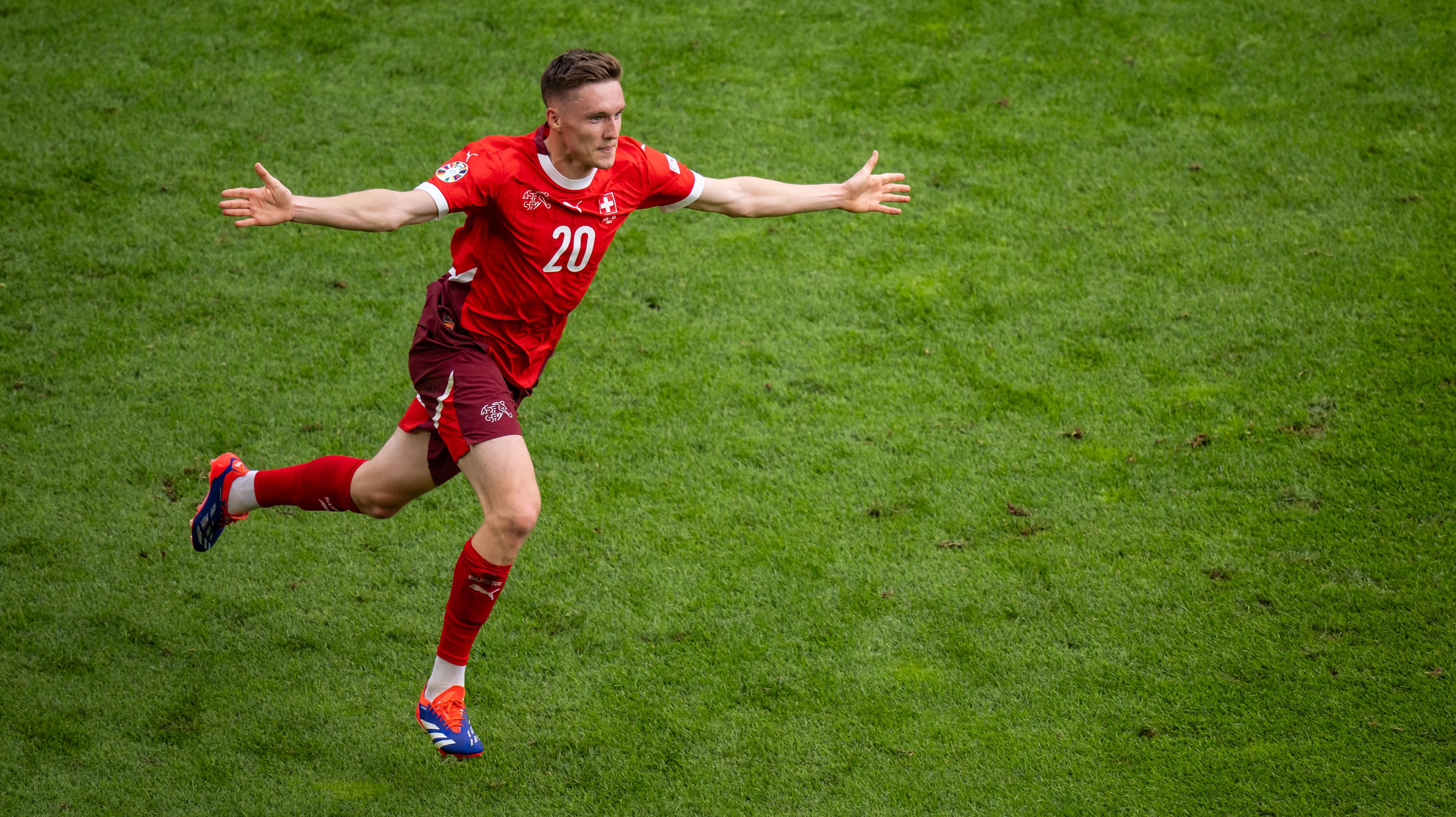 Aebischer fez a assistência para o primeiro golo, marcou o segundo e foi o grande destaque da Suíça numa primeira parte arrasadora frente à Hungria