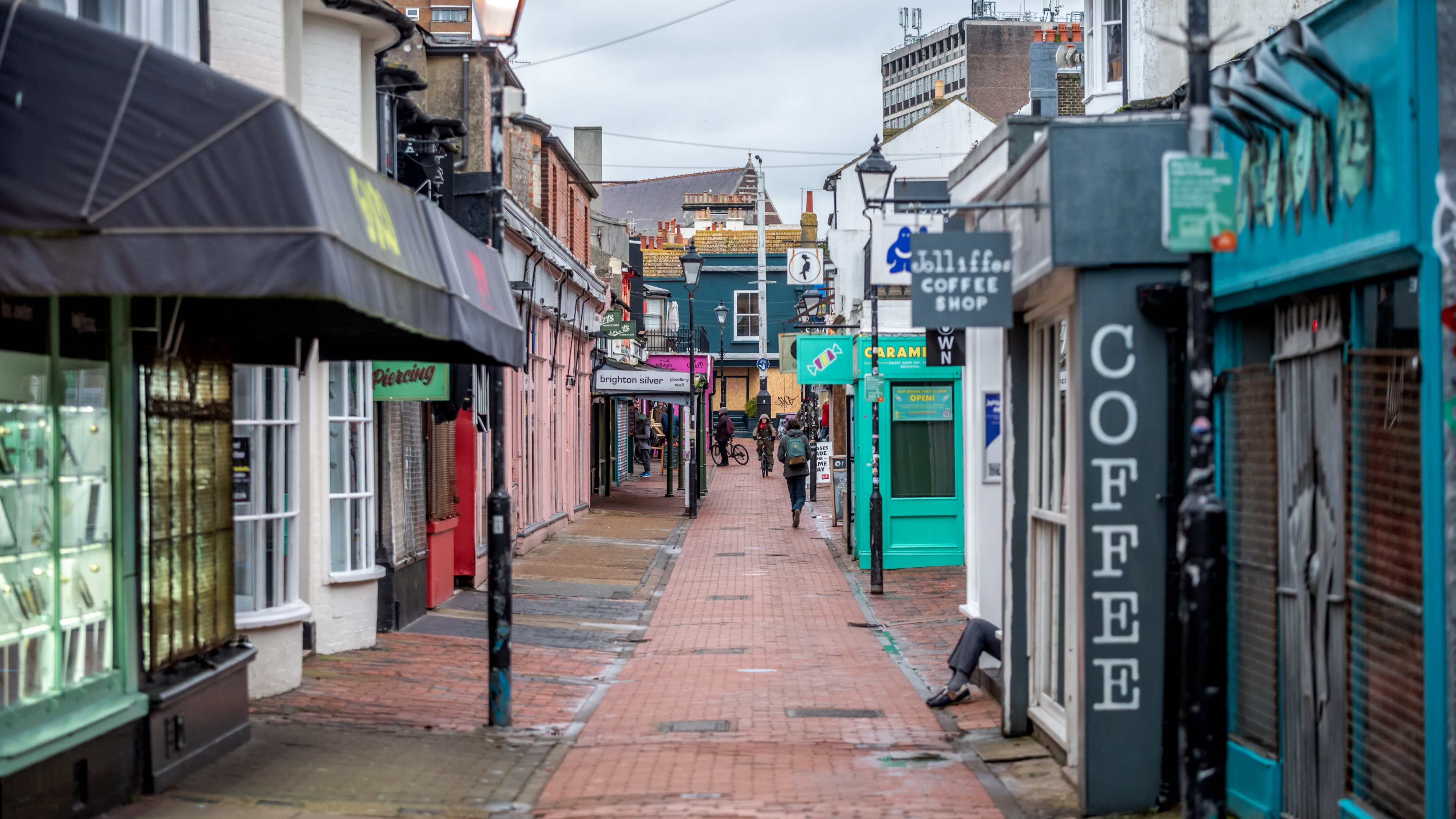 England&#039;s Third National Lockdown To Last Through Mid-February