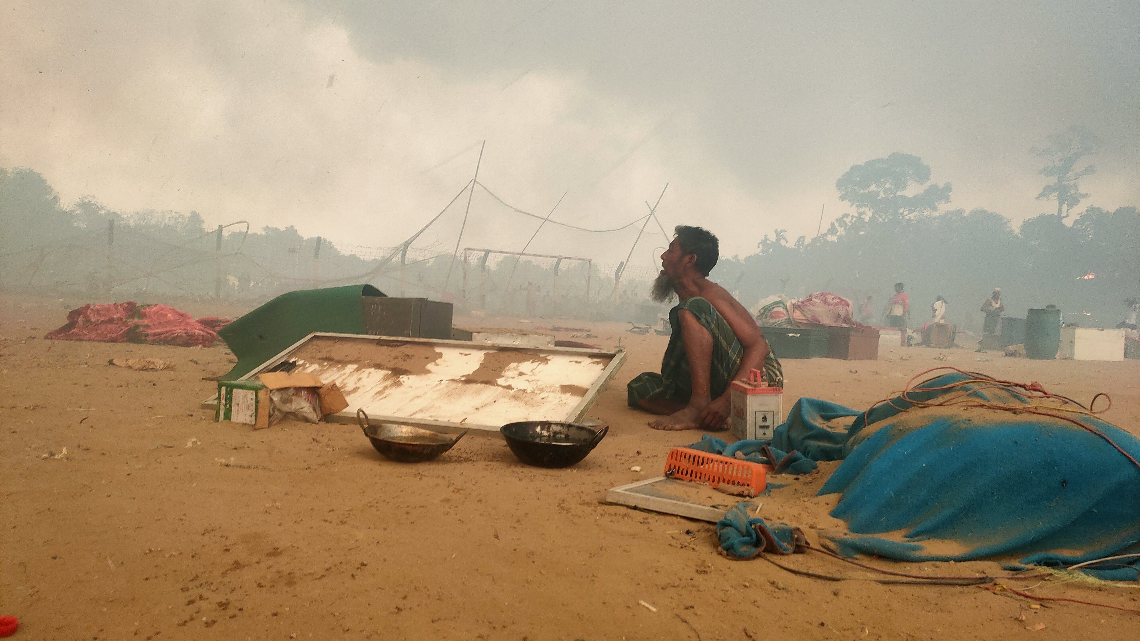 A huge fire swept through Rohingya refugee camps
