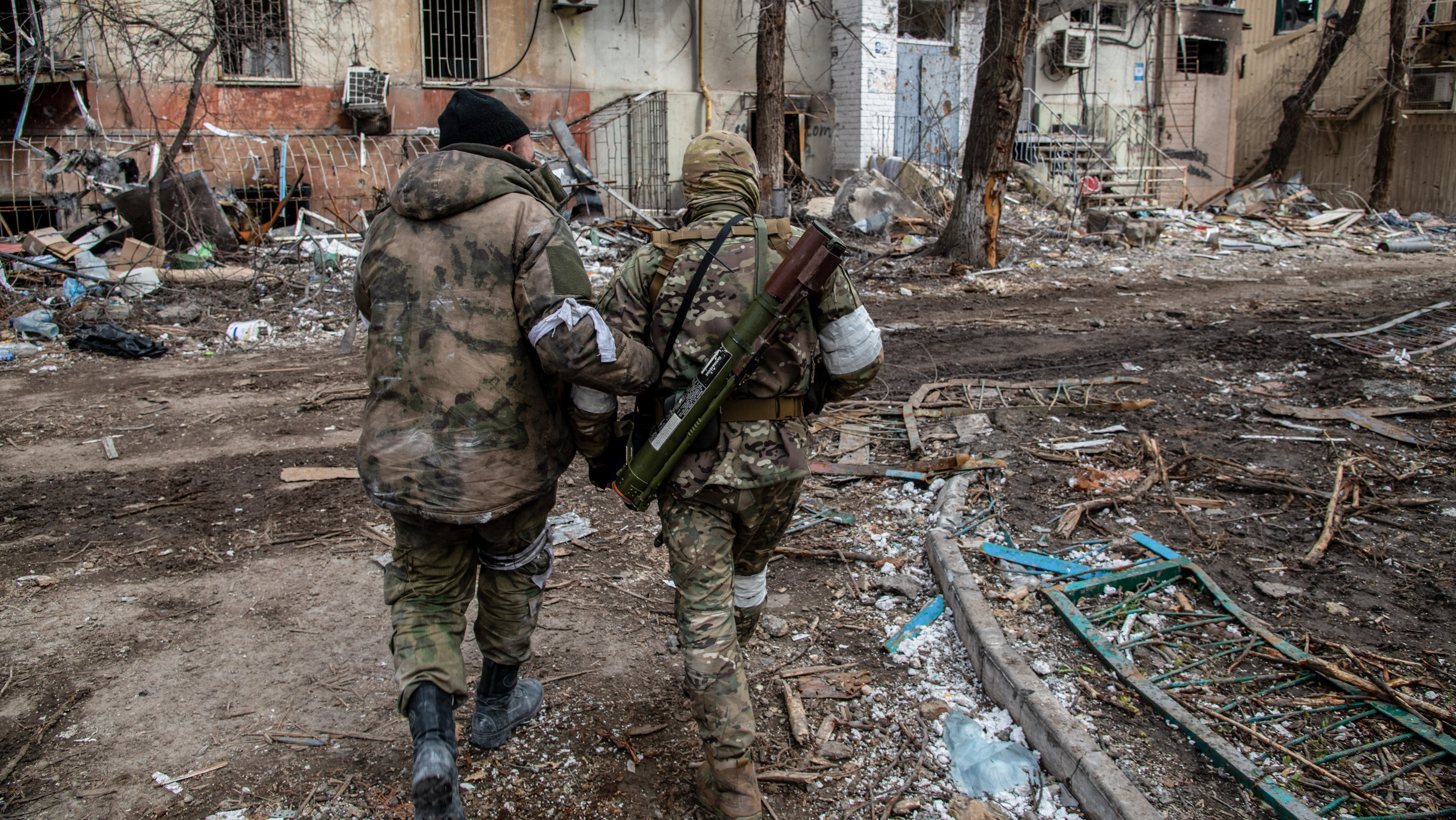 Russian and Chechen soldiers in a devastated Mariupol