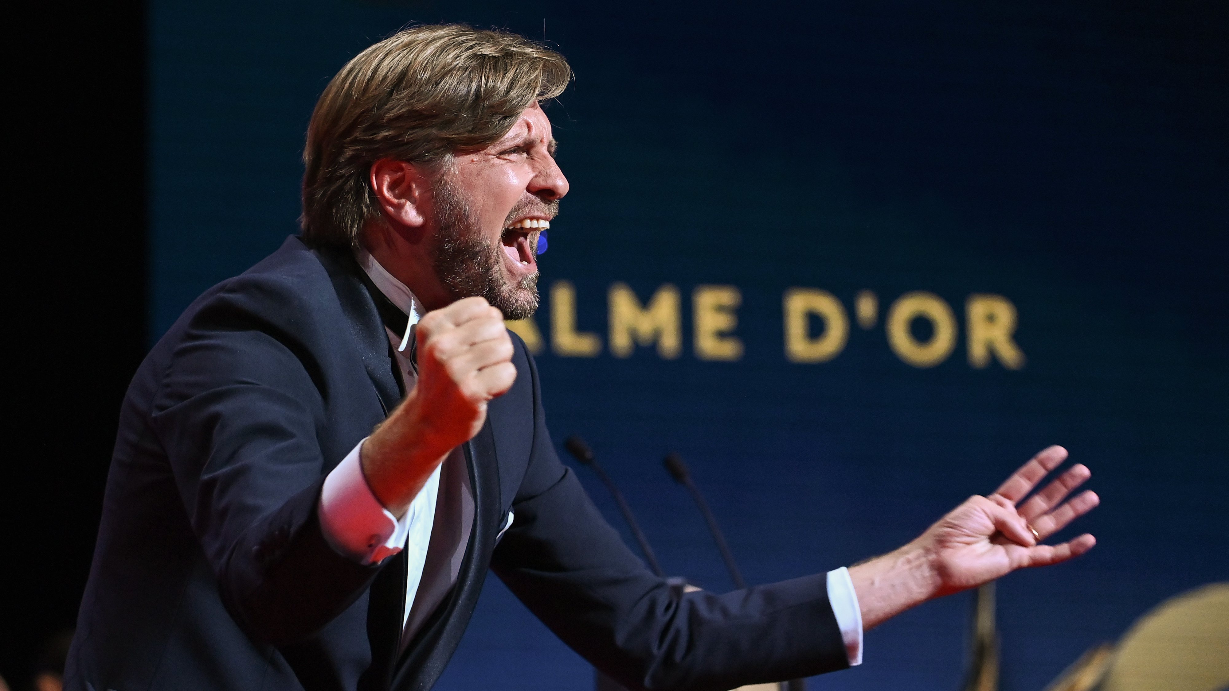 O realizador Ruben Östlund recebeu o Palma de Ouro no 75º Festival de CInema de Cannes