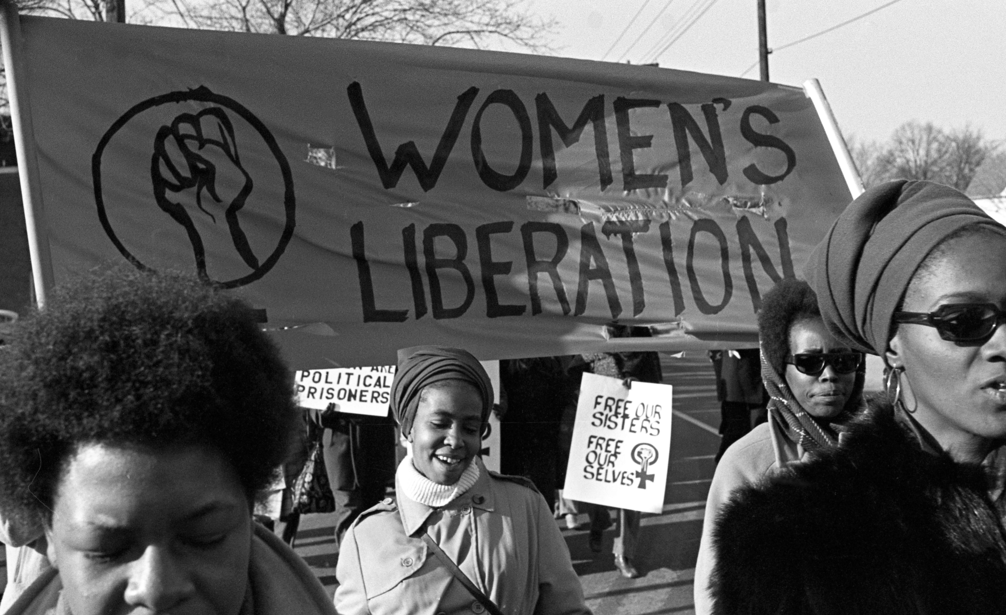 Muheres marcham em apoio ao partido Black Panthers (Panteras Negras), em New Haven, 1969