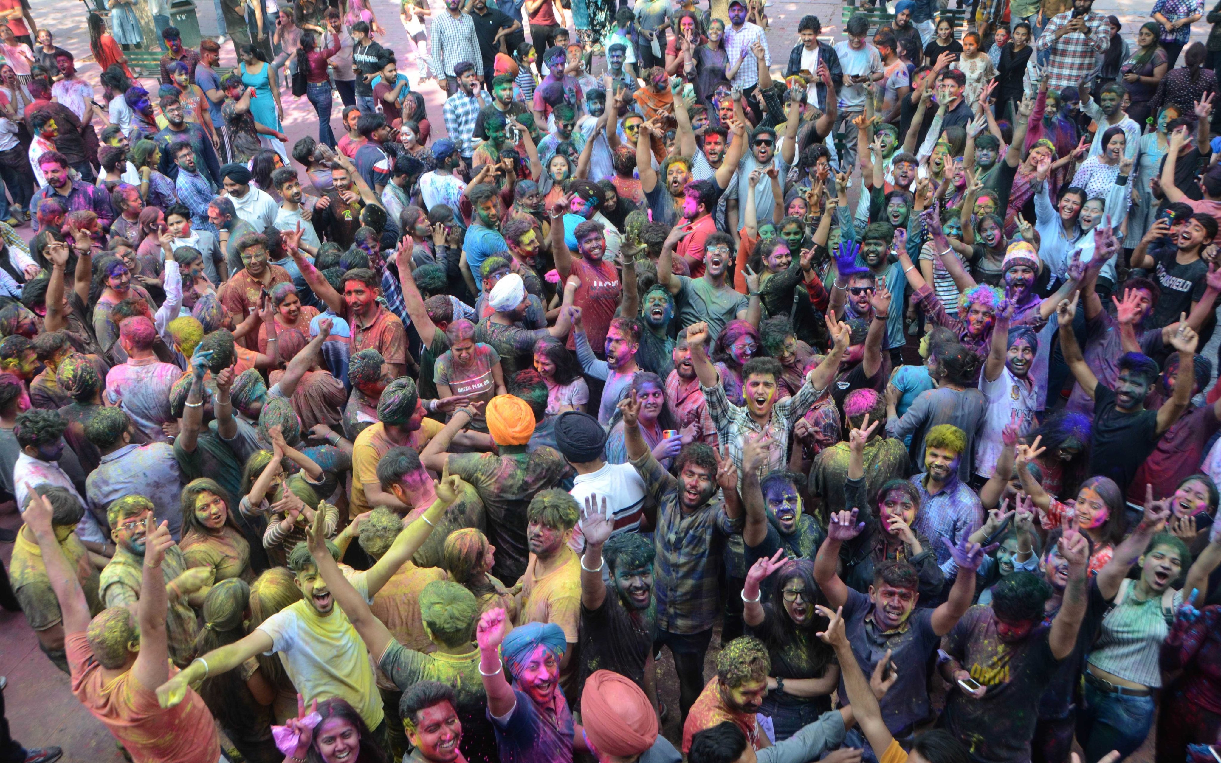 O festival Holi na Índia, que marca o início da primavera