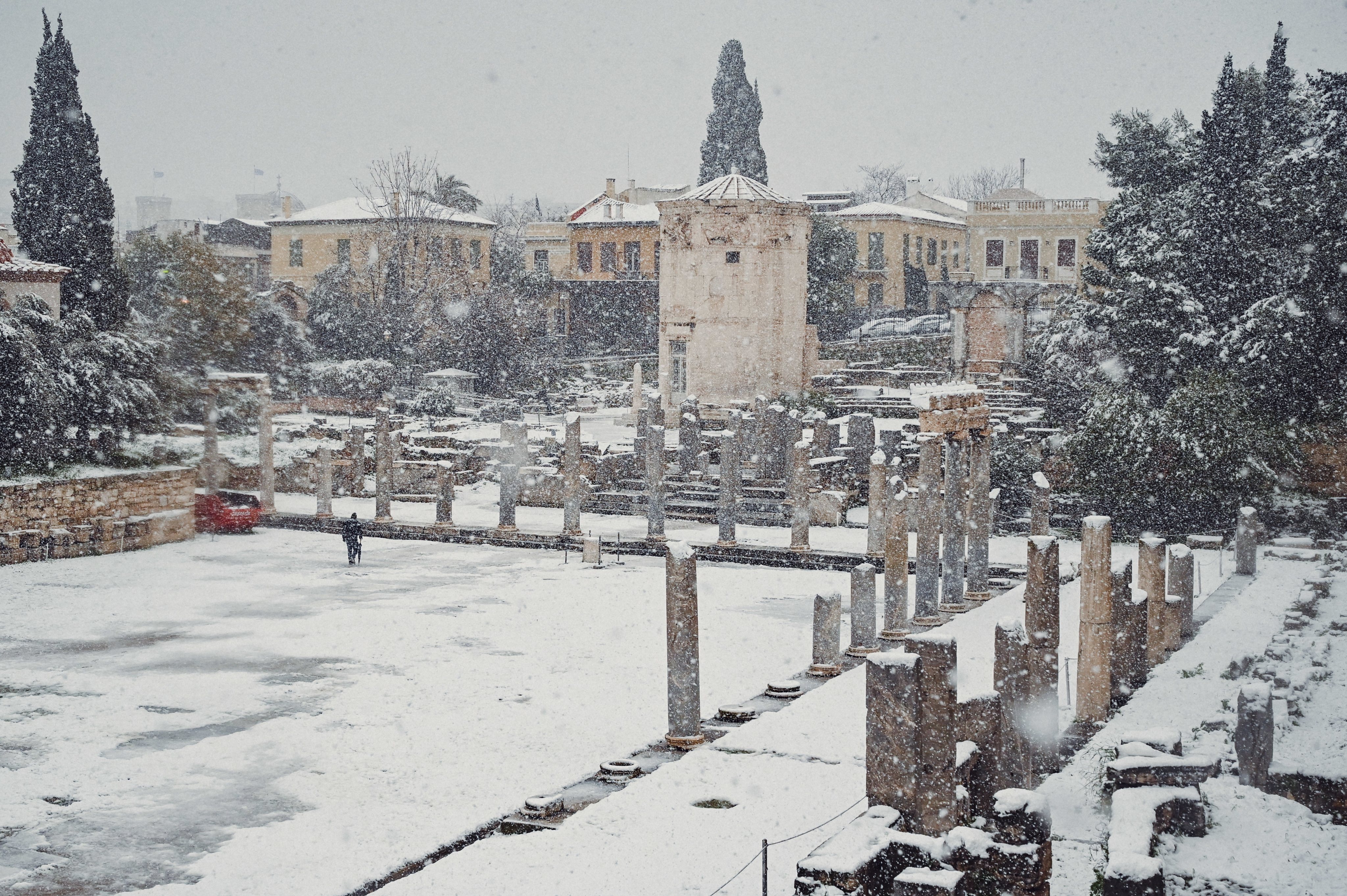 A tempestade de neve Elpida atinge Atenas, a capital da Grécia, no dia 24 de janeiro