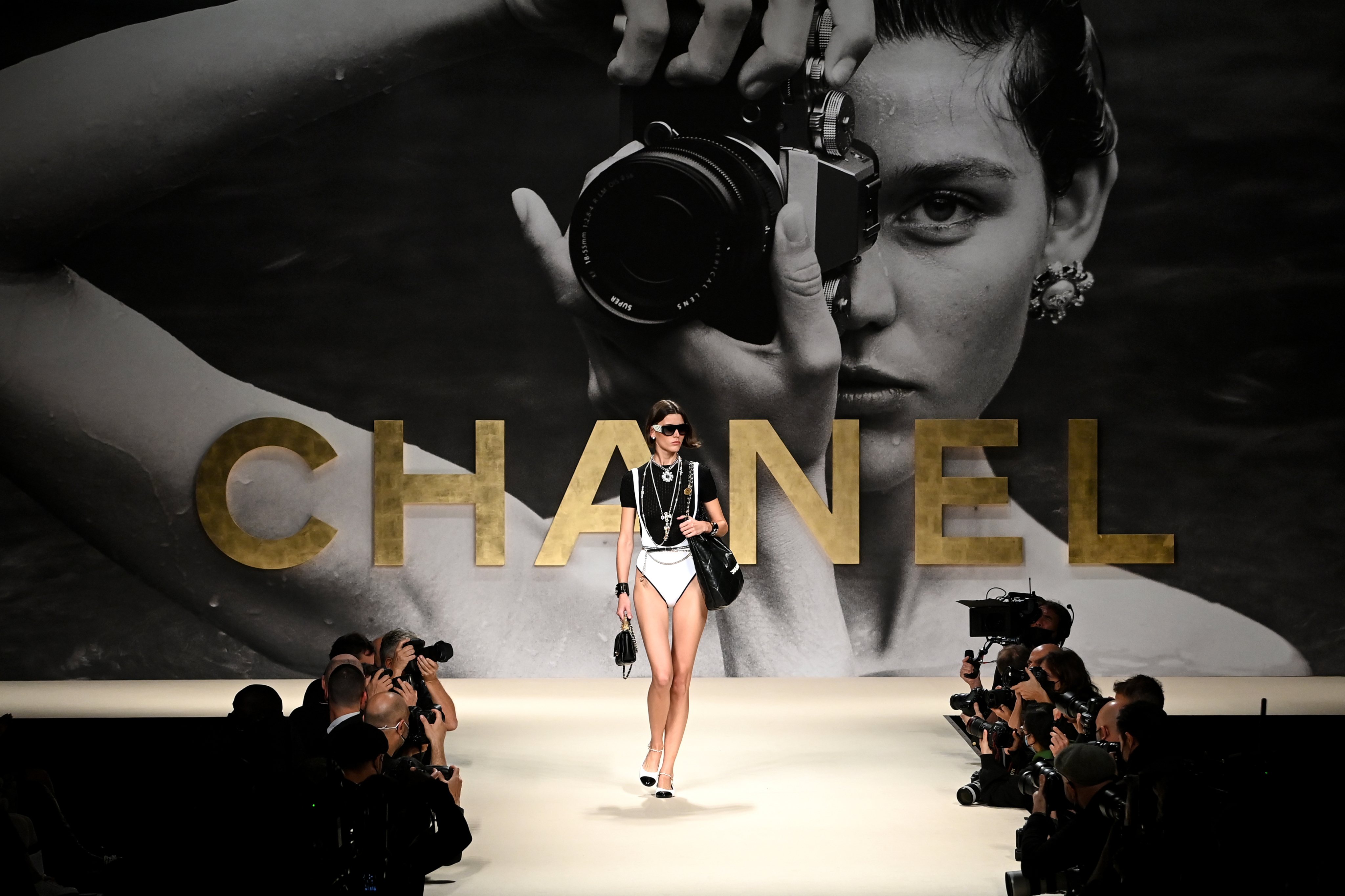Chanel  : Runway - Paris Fashion Week - Womenswear Spring Summer 2022