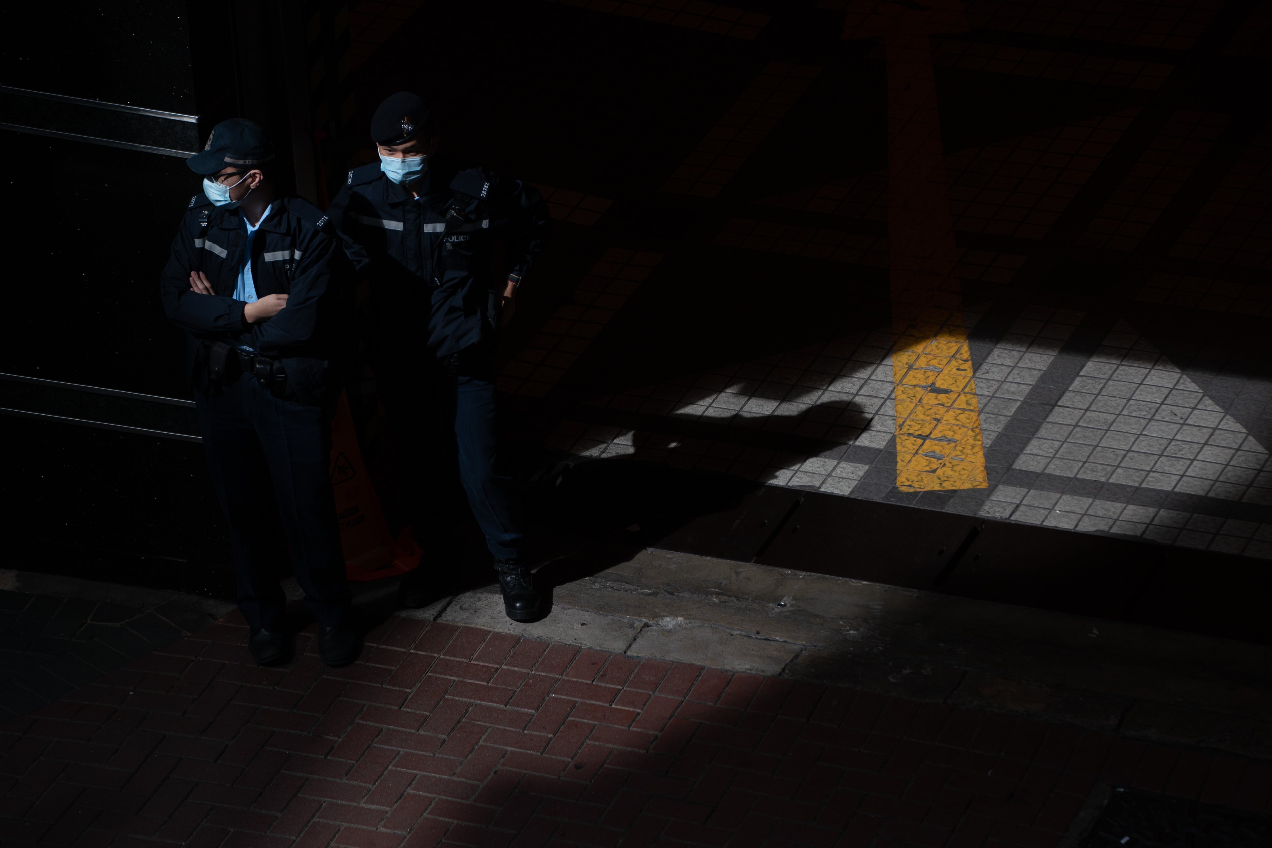 Invasão policial à sede do jornal Stand News em Hong Kong
