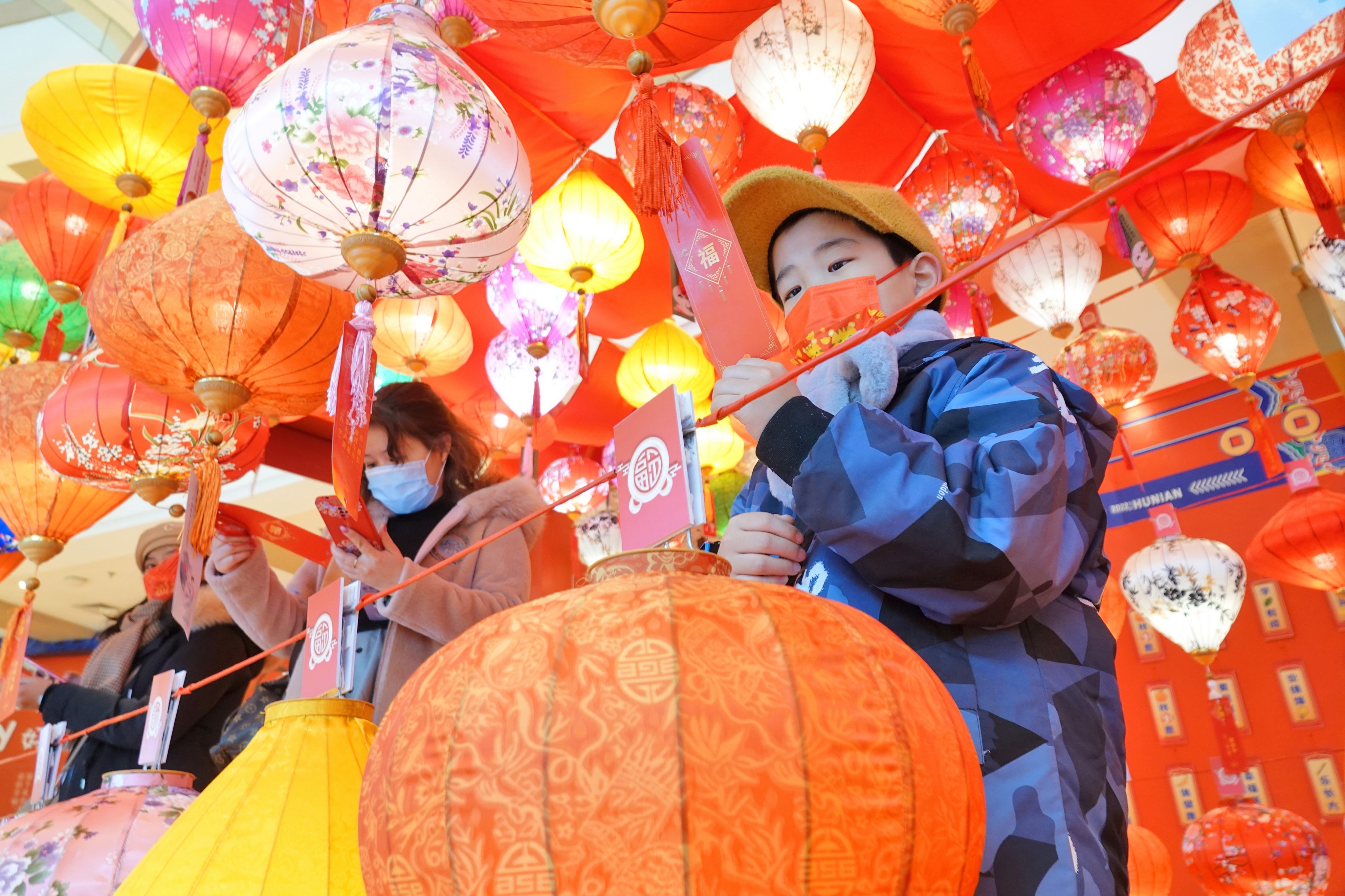 Celebração do Festival da Lanterna em Yantai, na China