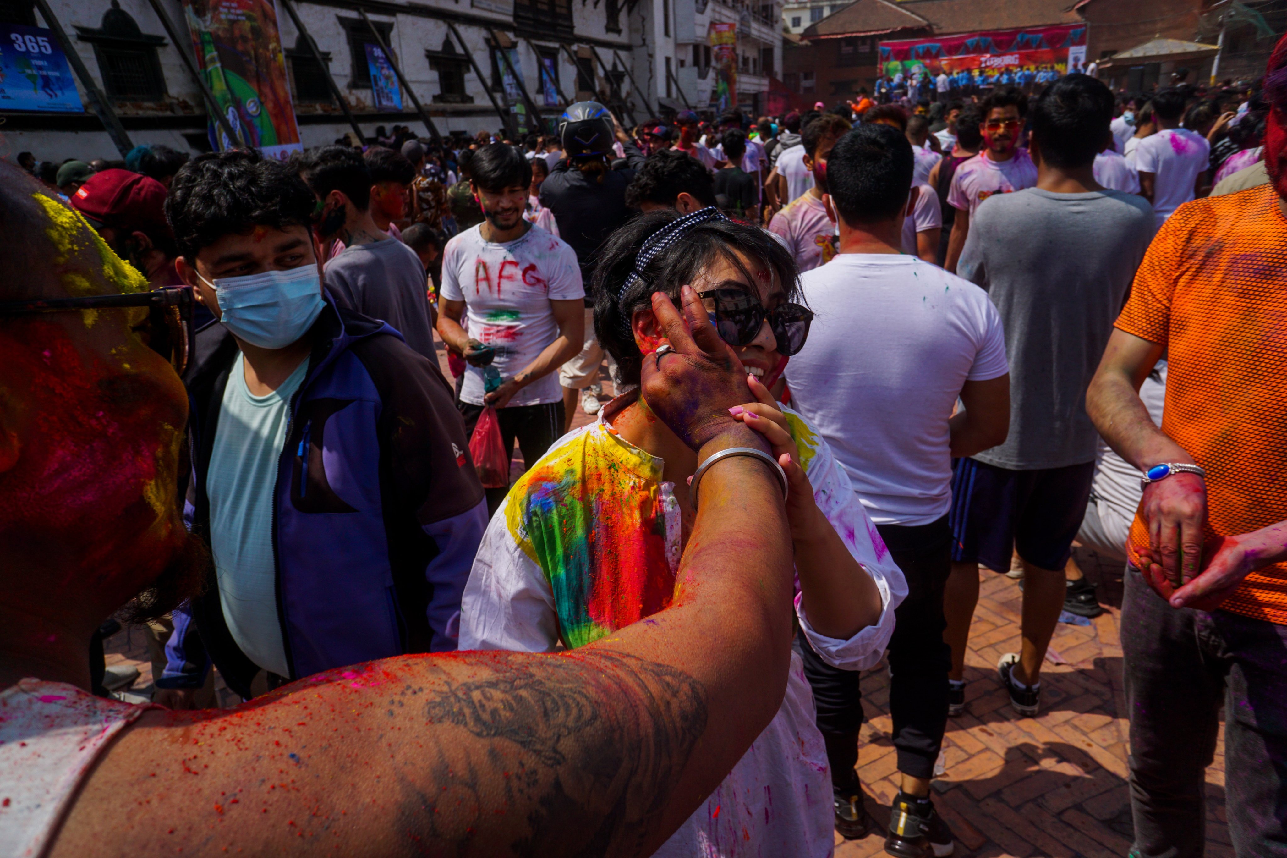 O festival Holi no Nepal, que marca o início da primavera