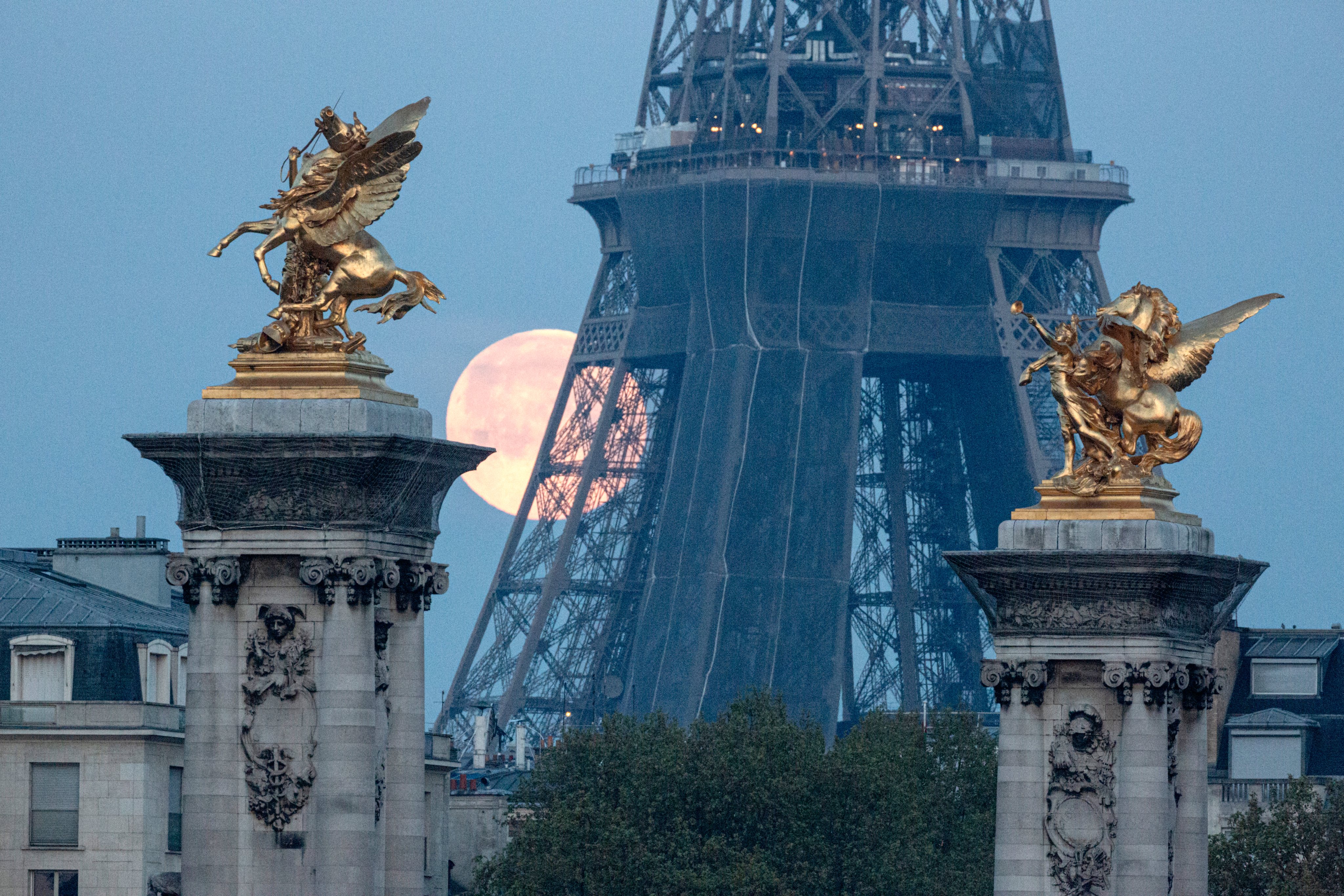 April SuperMoon Shines Over Paris