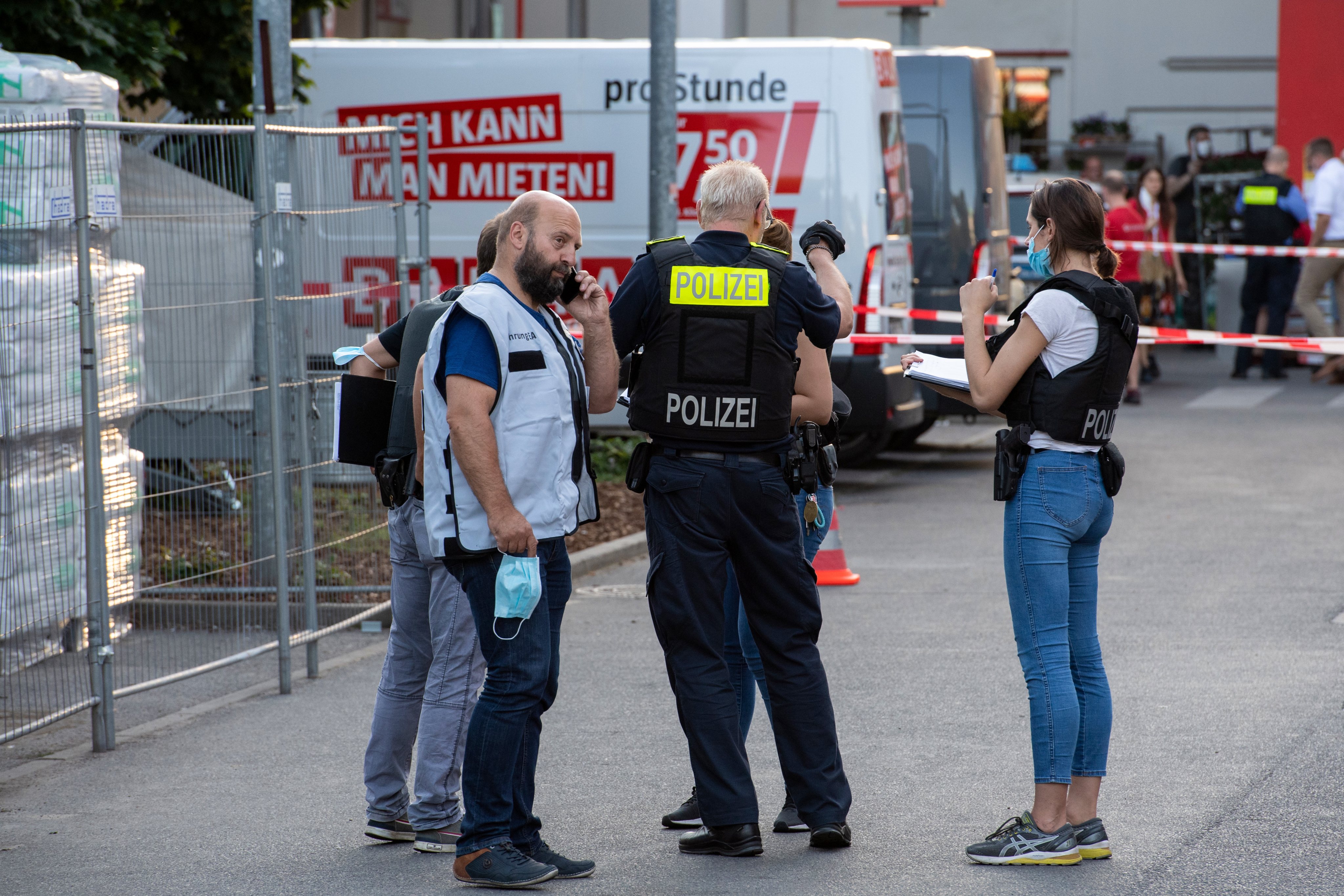 Shots fired at DIY store parking lot in Berlin-Wedding