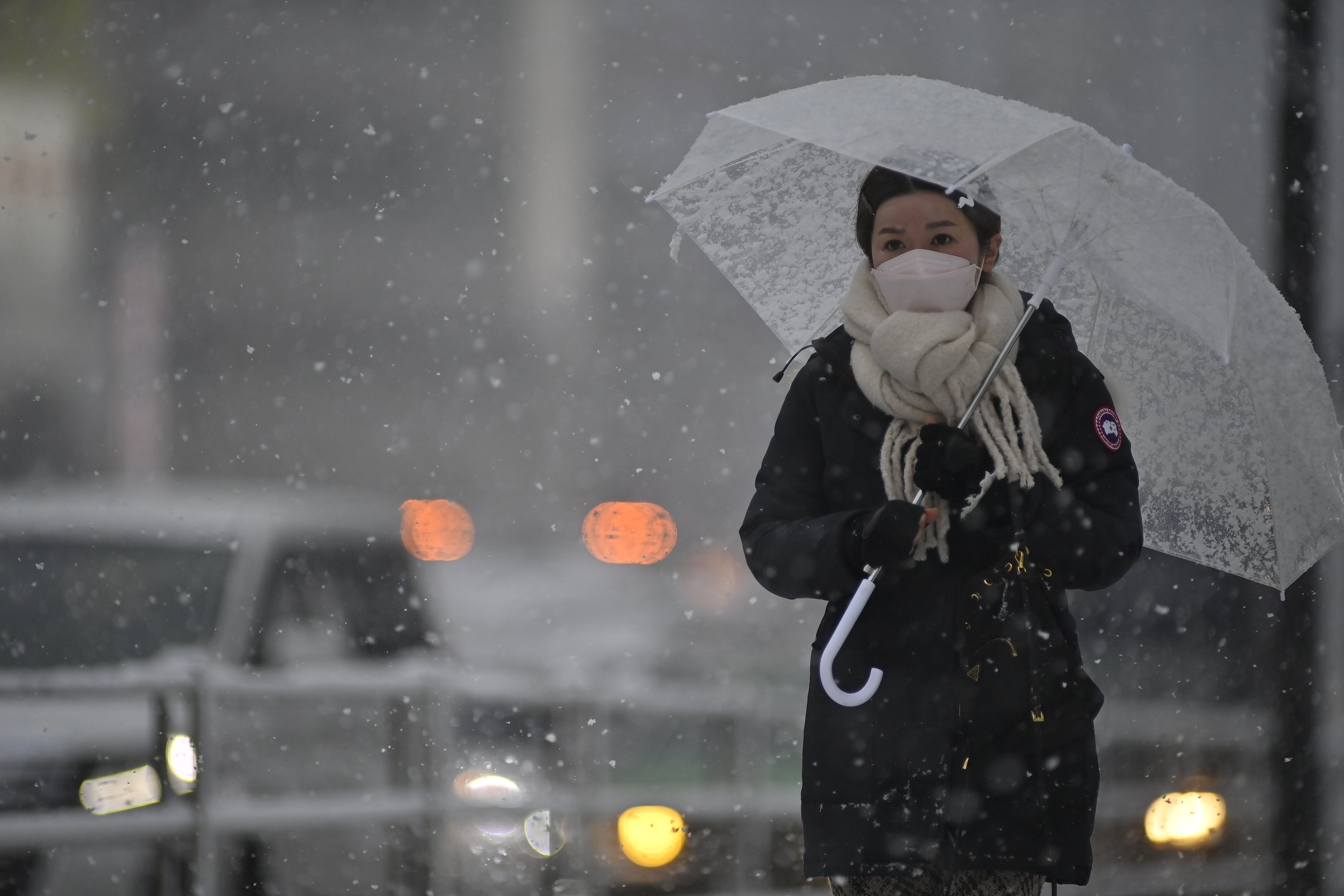 Nevão em Tóquio, na quinta-feira, 6 de janeiro, a primeira queda de neve este inverno e o primeiro nevão em quatro anos