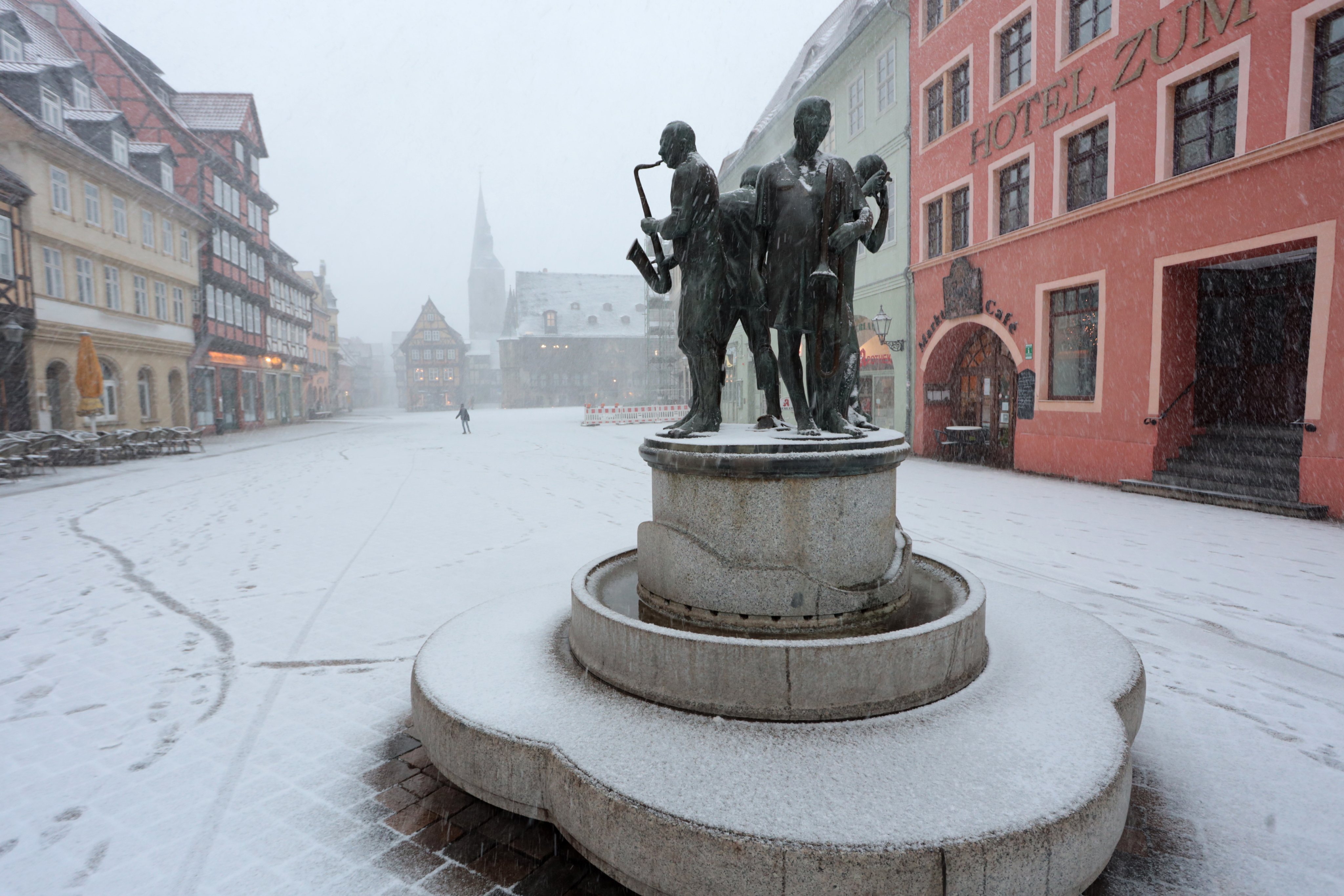 Queda de neve em Quedlimburgo, no norte da Alemanha, no dia 20 de janeiro