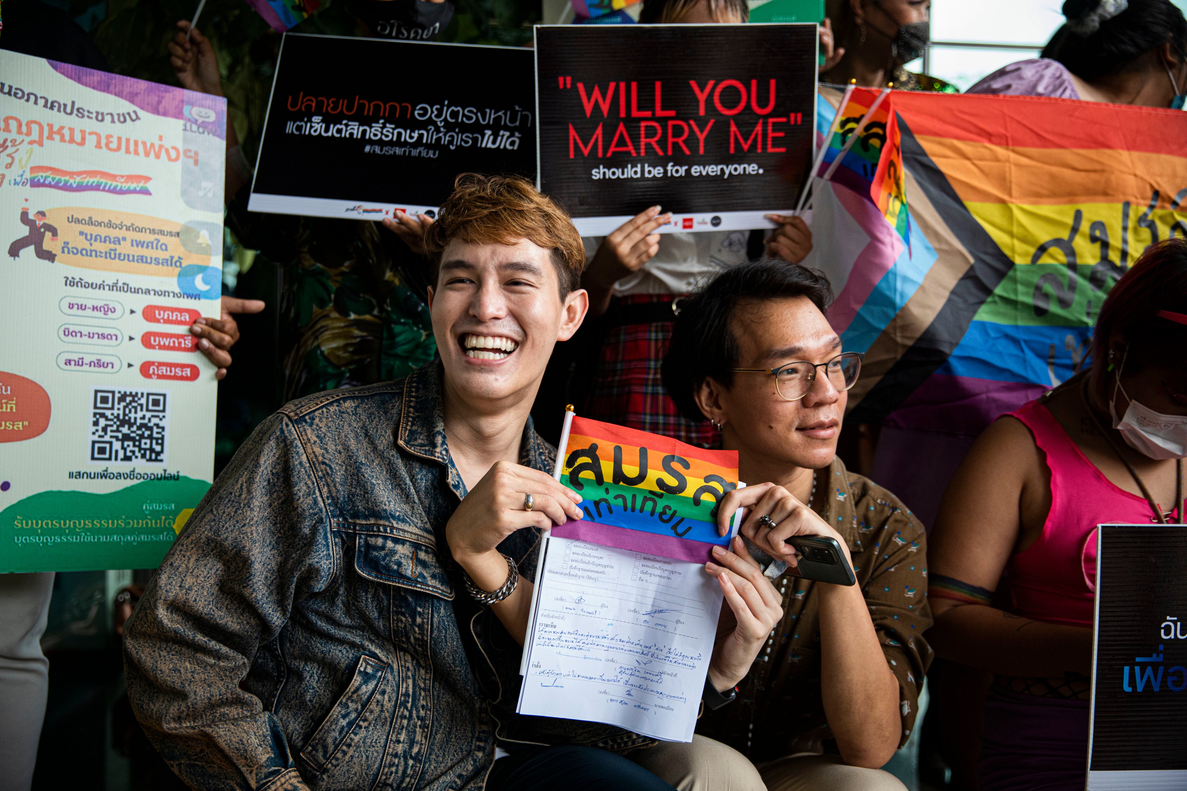 Celebração do Dia de São Valentim, também conhecido como Dia dos Namorados, em Banguecoque, na Tailândia, com protestos em defesa do casamento entre pessoas do mesmo sexo