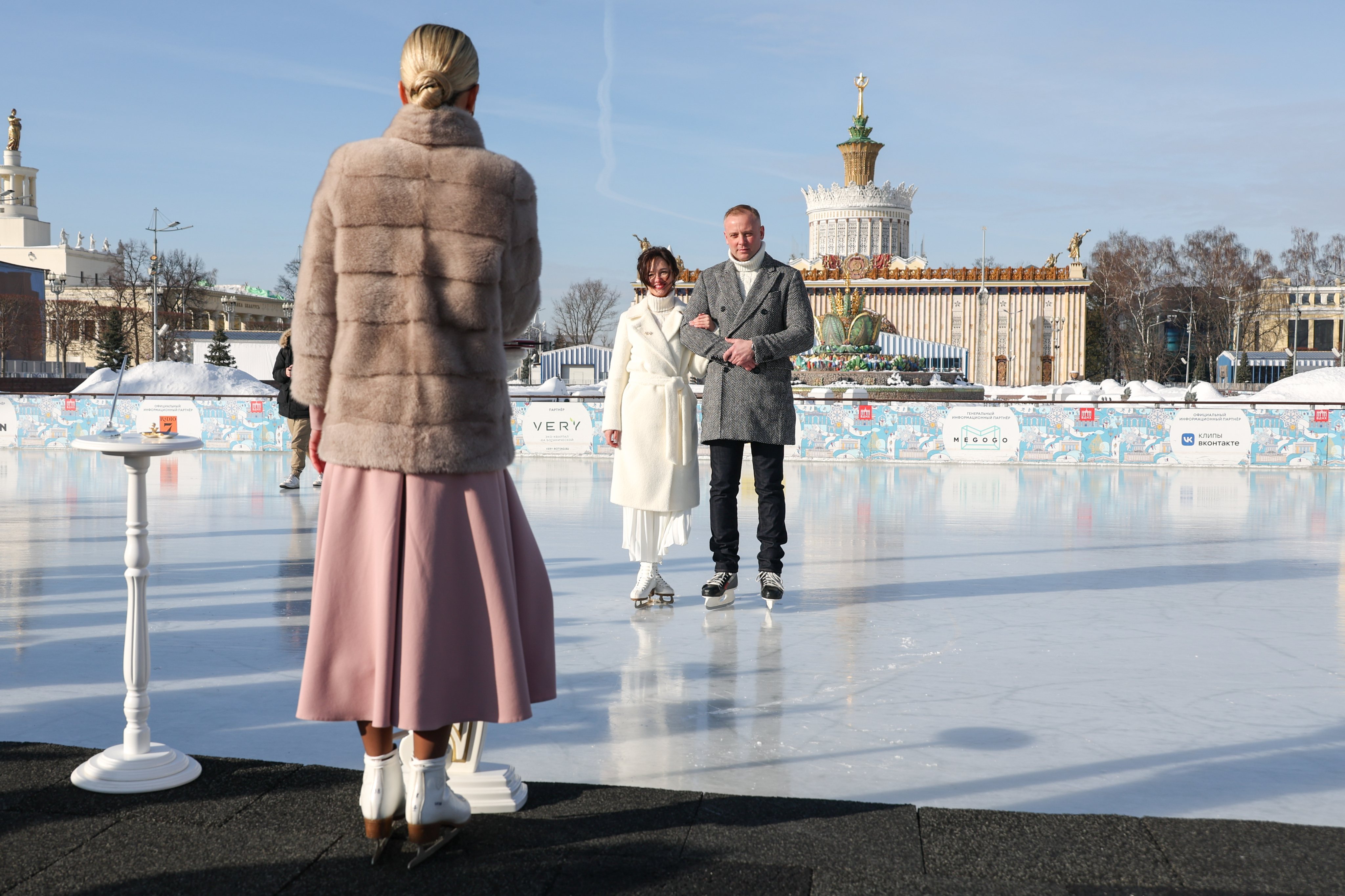 Celebração do Dia de São Valentim, também conhecido como Dia dos Namorados, em Moscovo, Rússia. Realizam-se casamentos numa cerimónia que tem lugar num lago congelado