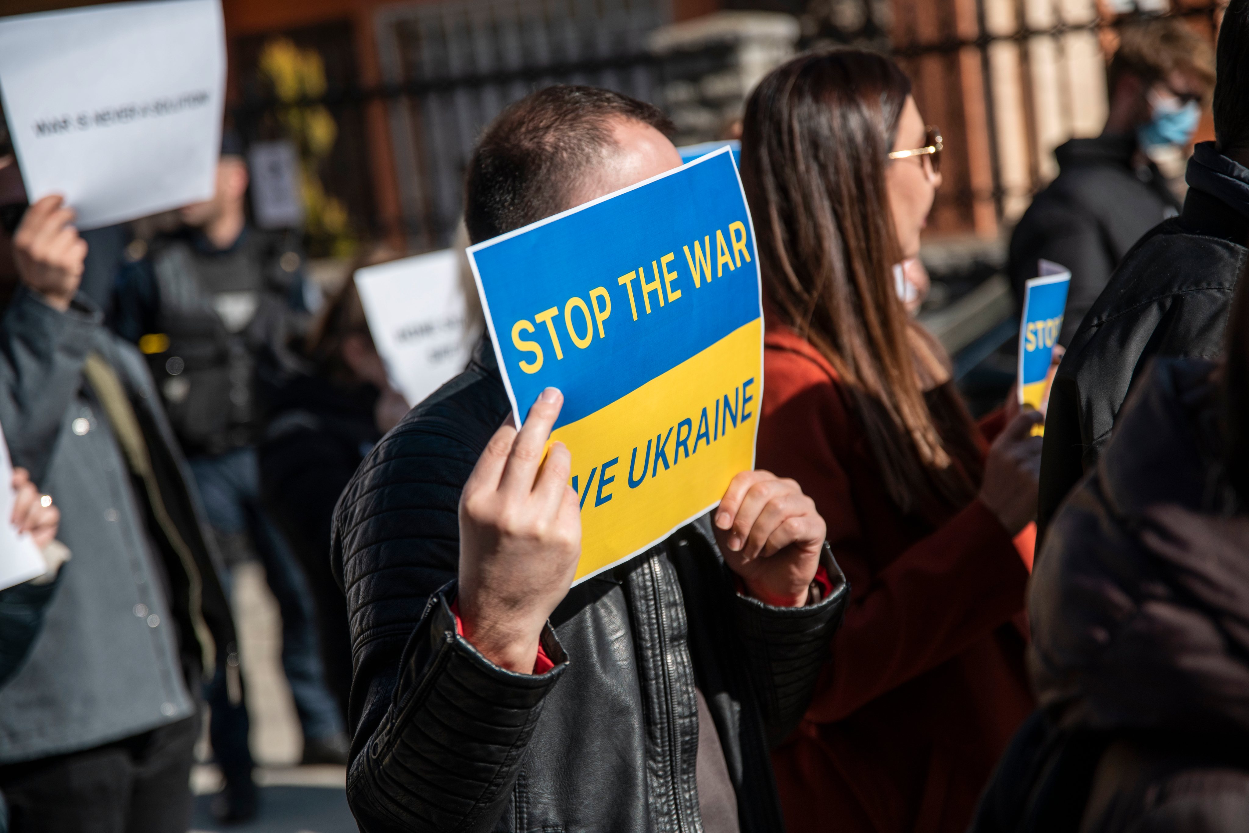 Protestos contra a invasão da Ucrânia em Pristina, Kosovo