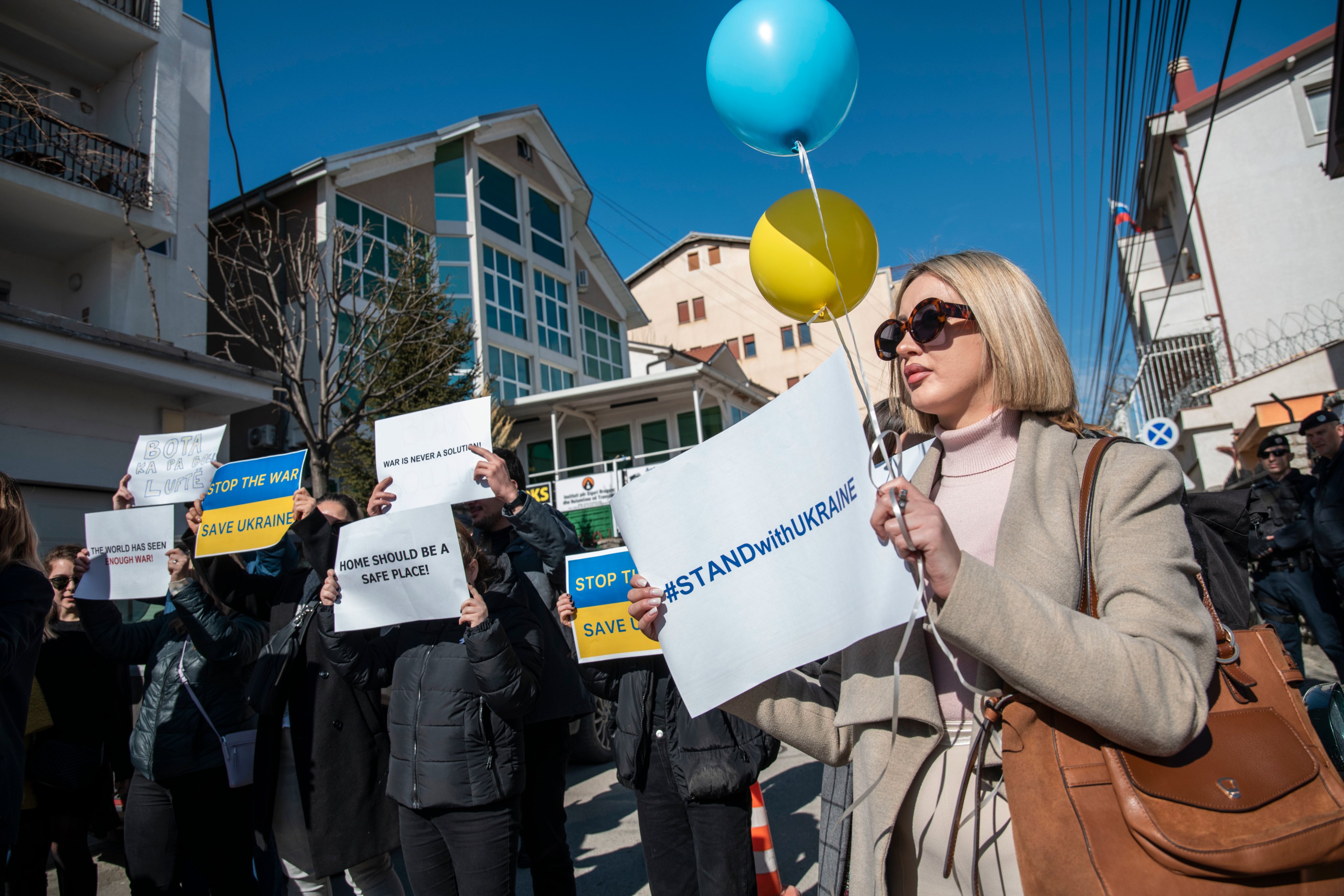Protestos contra a invasão da Ucrânia em Pristina, Kosovo