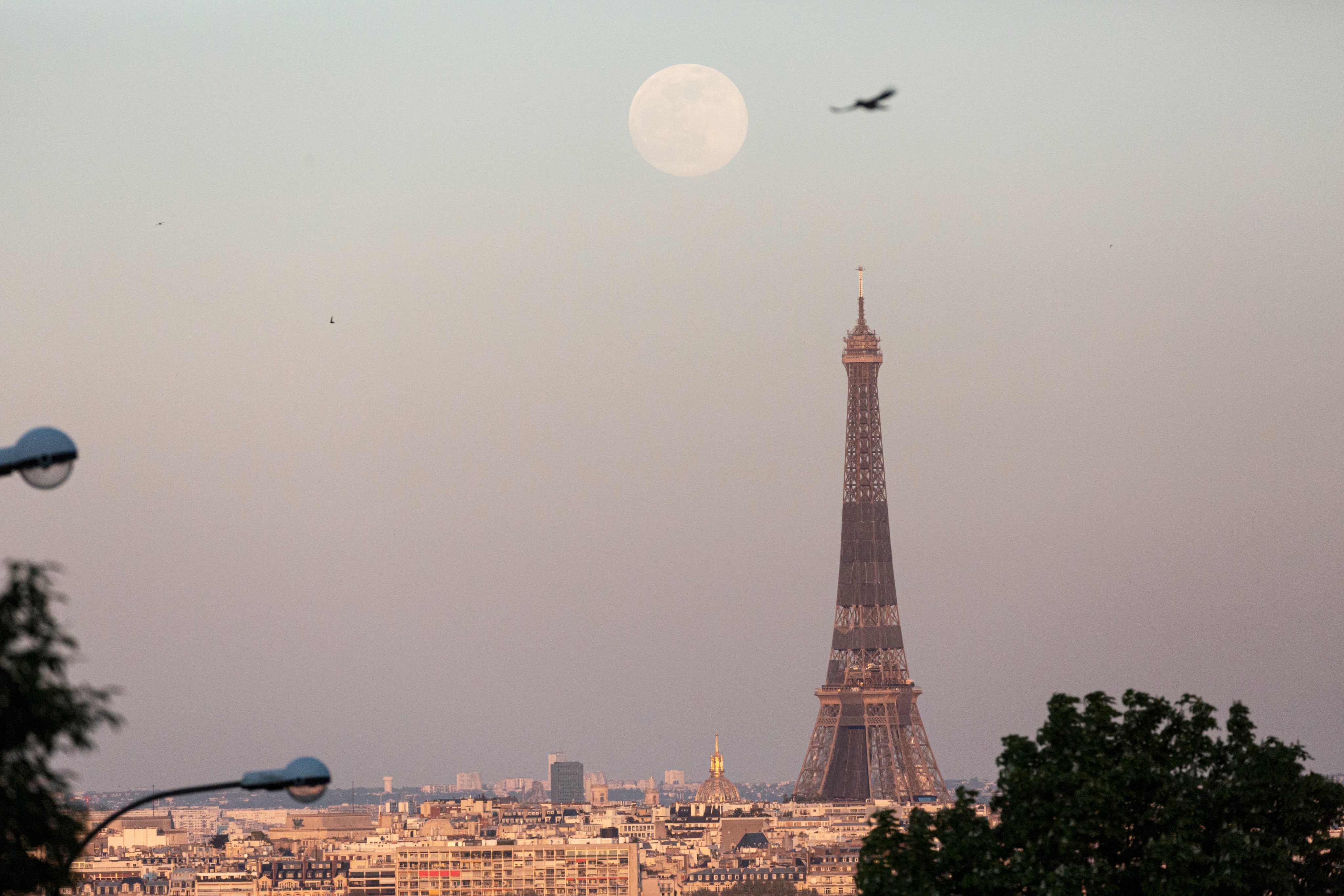 April Supermoon Shines Over Paris