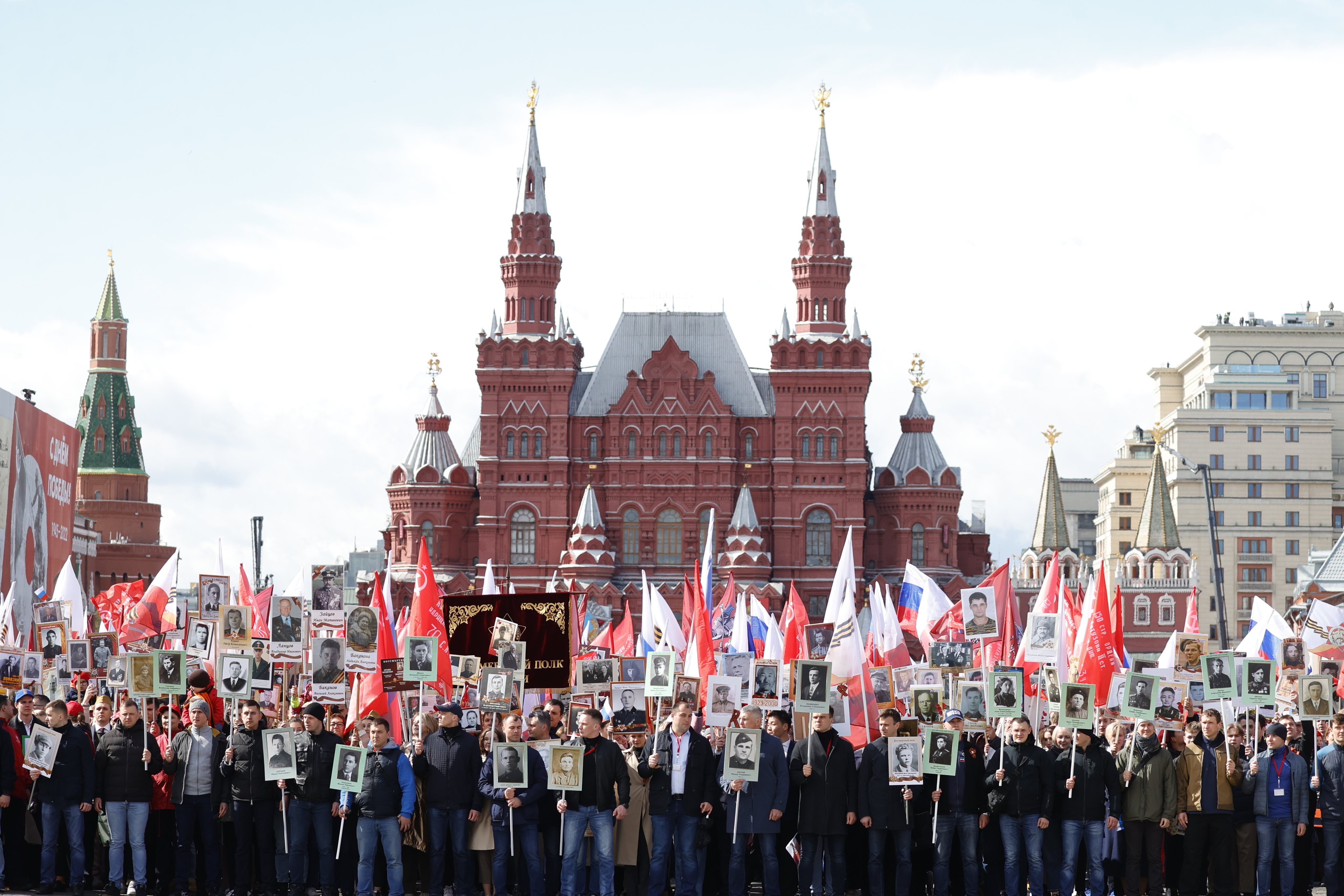 &#039;Immortal Regiment&#039; marches through Moscow for Victory Day