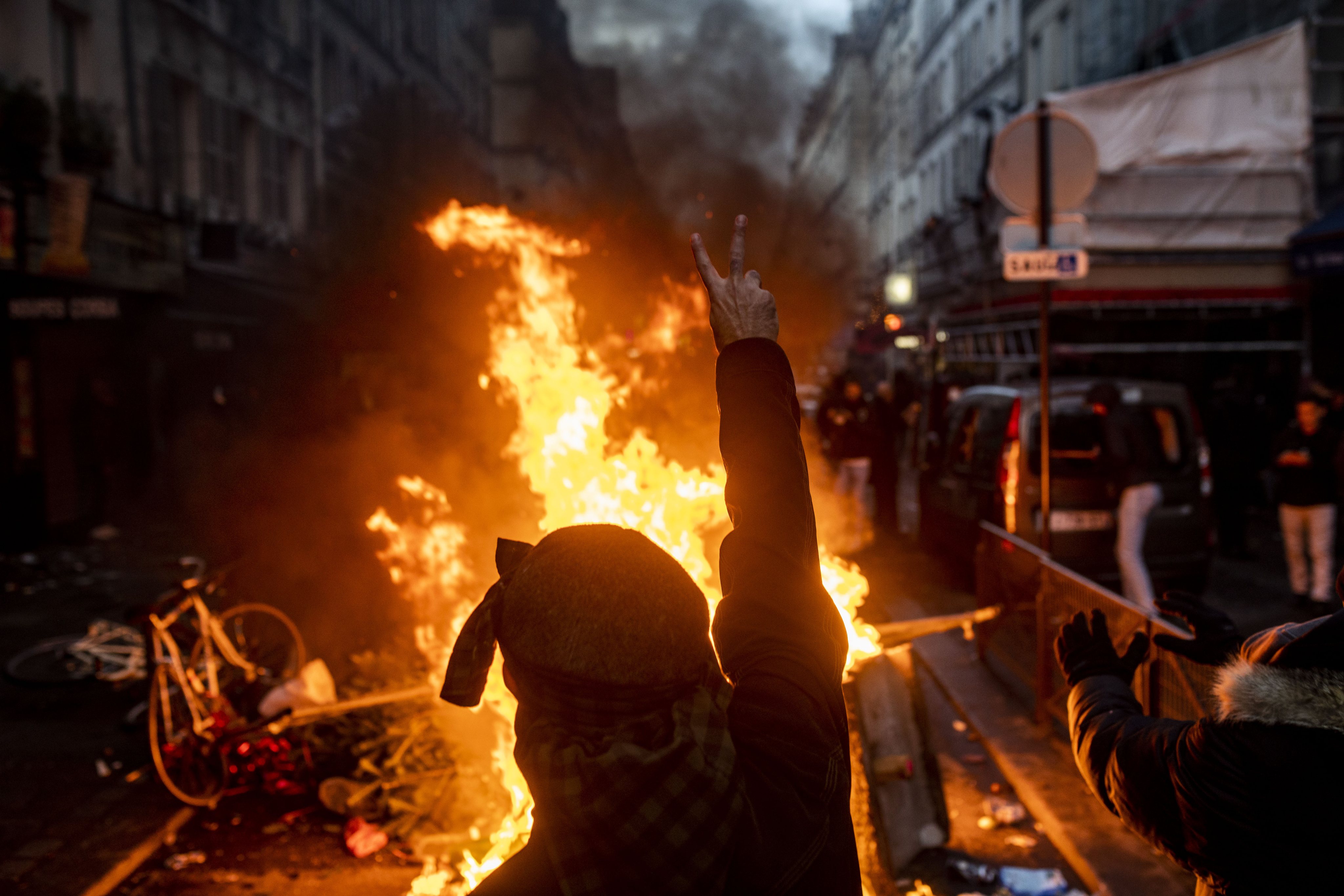 Violent clashes in Paris with supporters of PKK