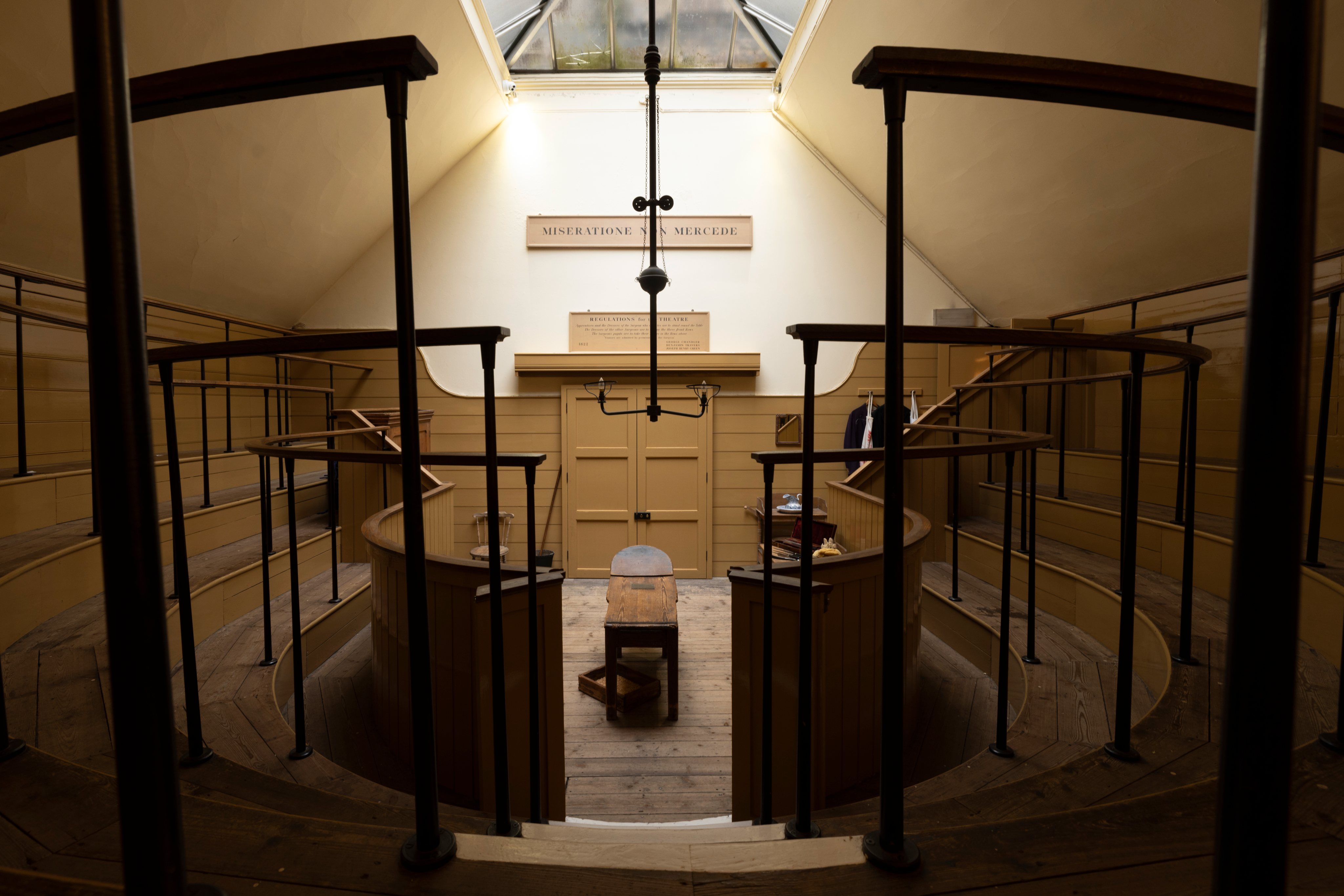 A sala de operações mais antiga da Europa, inaugurada na igreja do Hospital de St. Thomas há 200 anos, em 1822