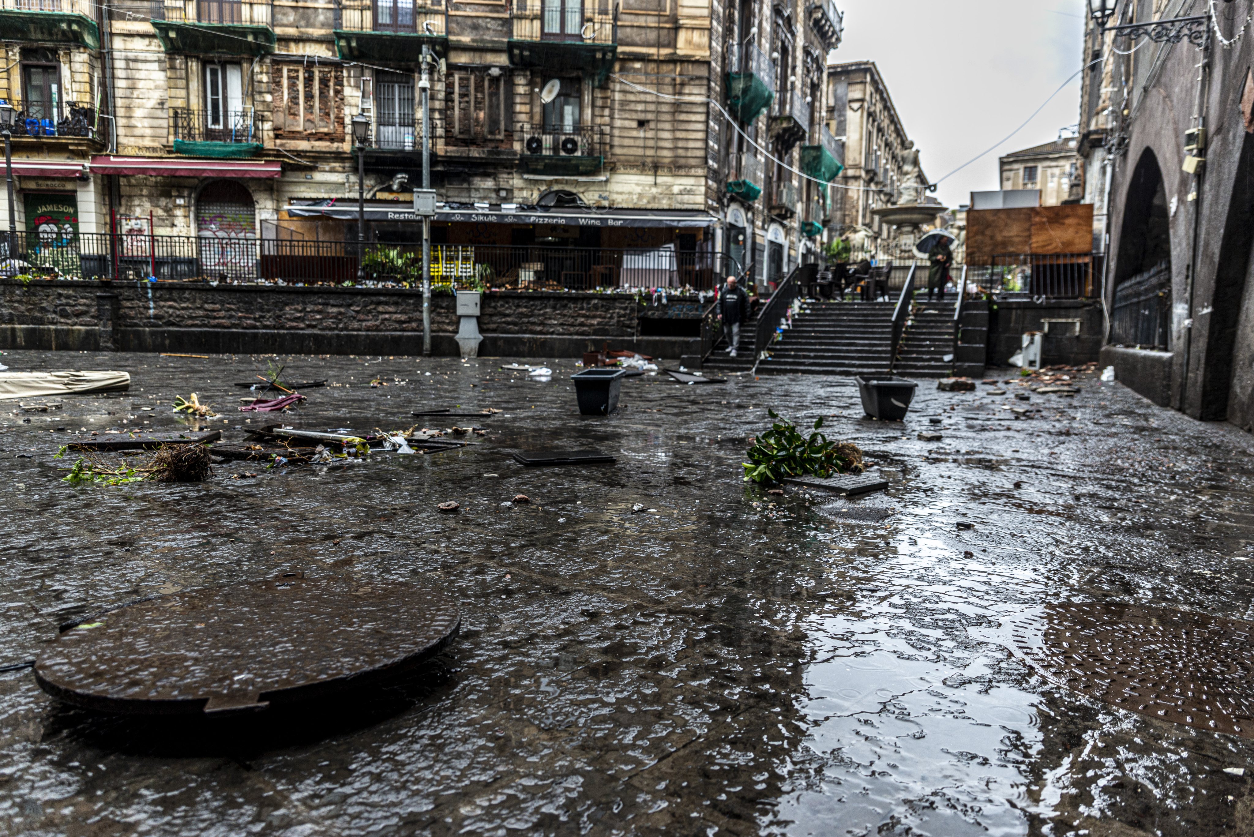 Inundações causadas por tempestade rara em Catania, Itália