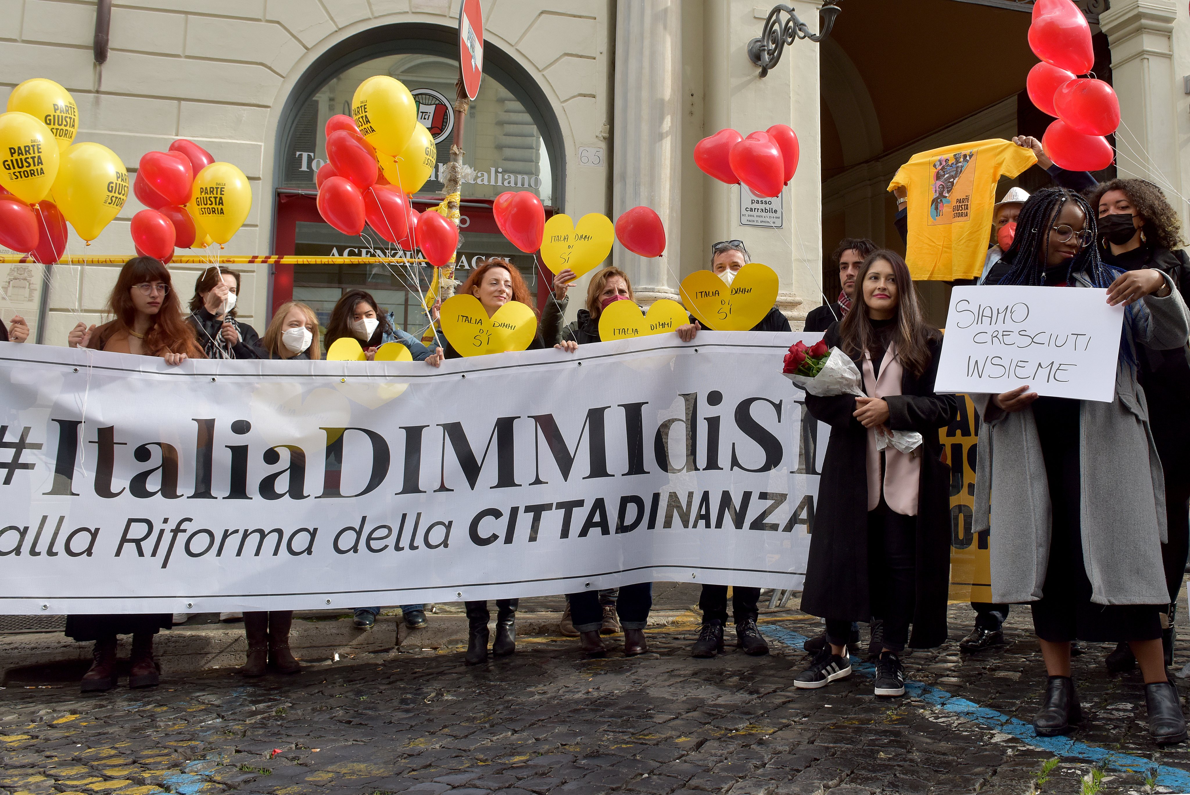 Celebração do Dia de São Valentim, também conhecido como Dia dos Namorados, na Itália, onde se realizou um protesto contra a lei que exige matrimónio, prova de ascendência italiana ou provas de residência para se ser um cidadão italiano