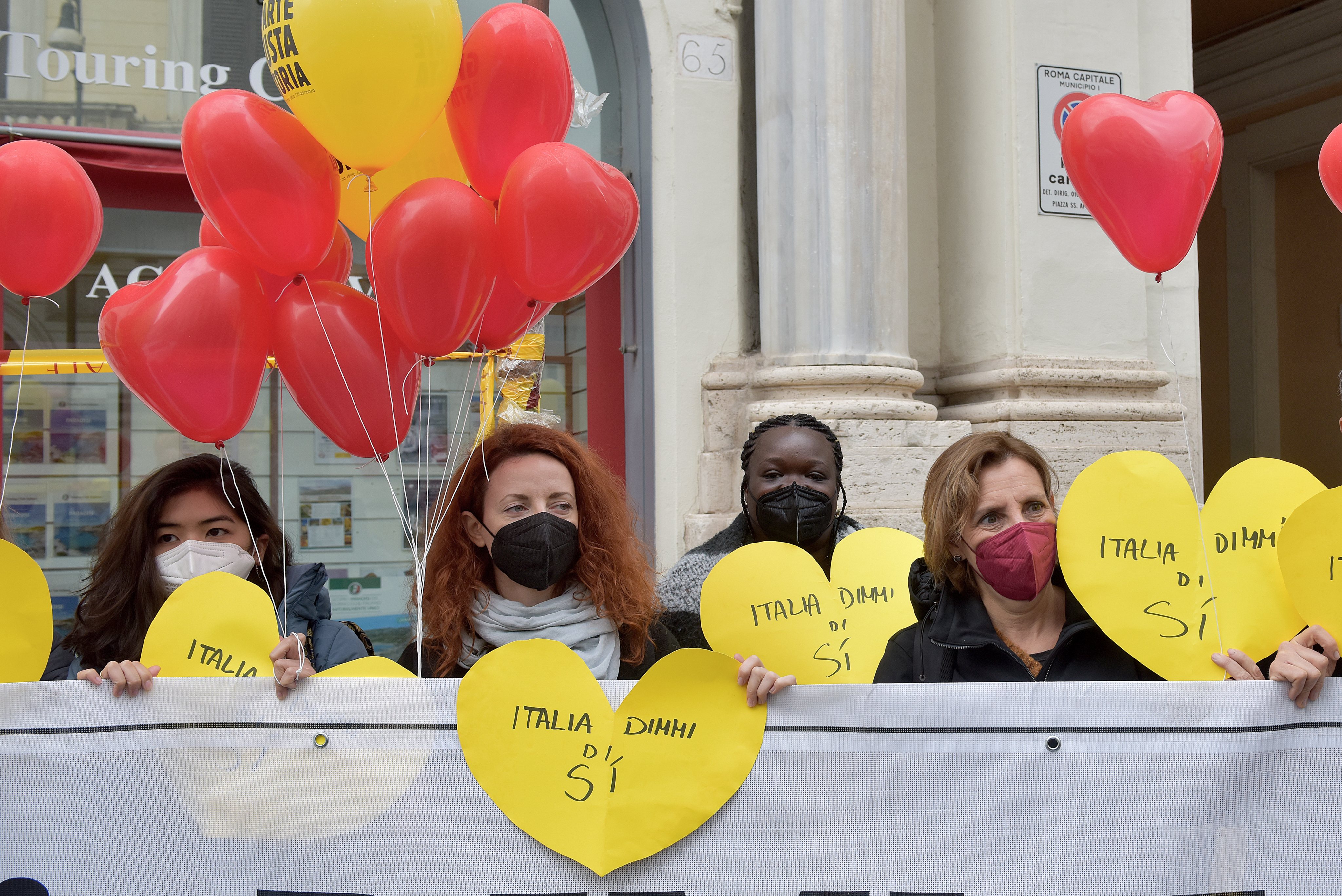 Celebração do Dia de São Valentim, também conhecido como Dia dos Namorados, na Itália, onde se realizou um protesto contra a lei que exige matrimónio, prova de ascendência italiana ou provas de residência para se ser um cidadão italiano