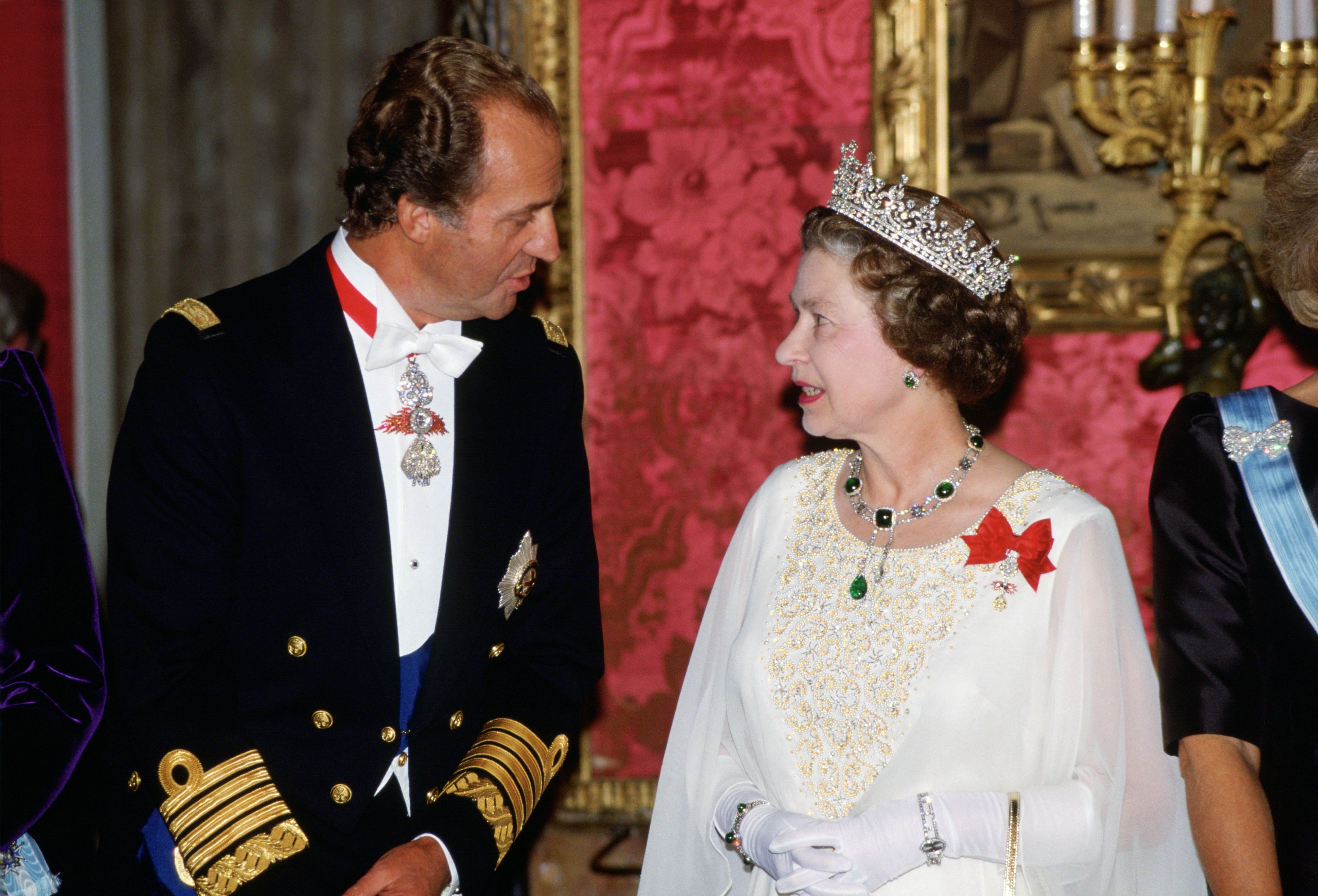 O Rei Juan Carlos de Espanha e a Rainha Elizabete II de Inglaterra