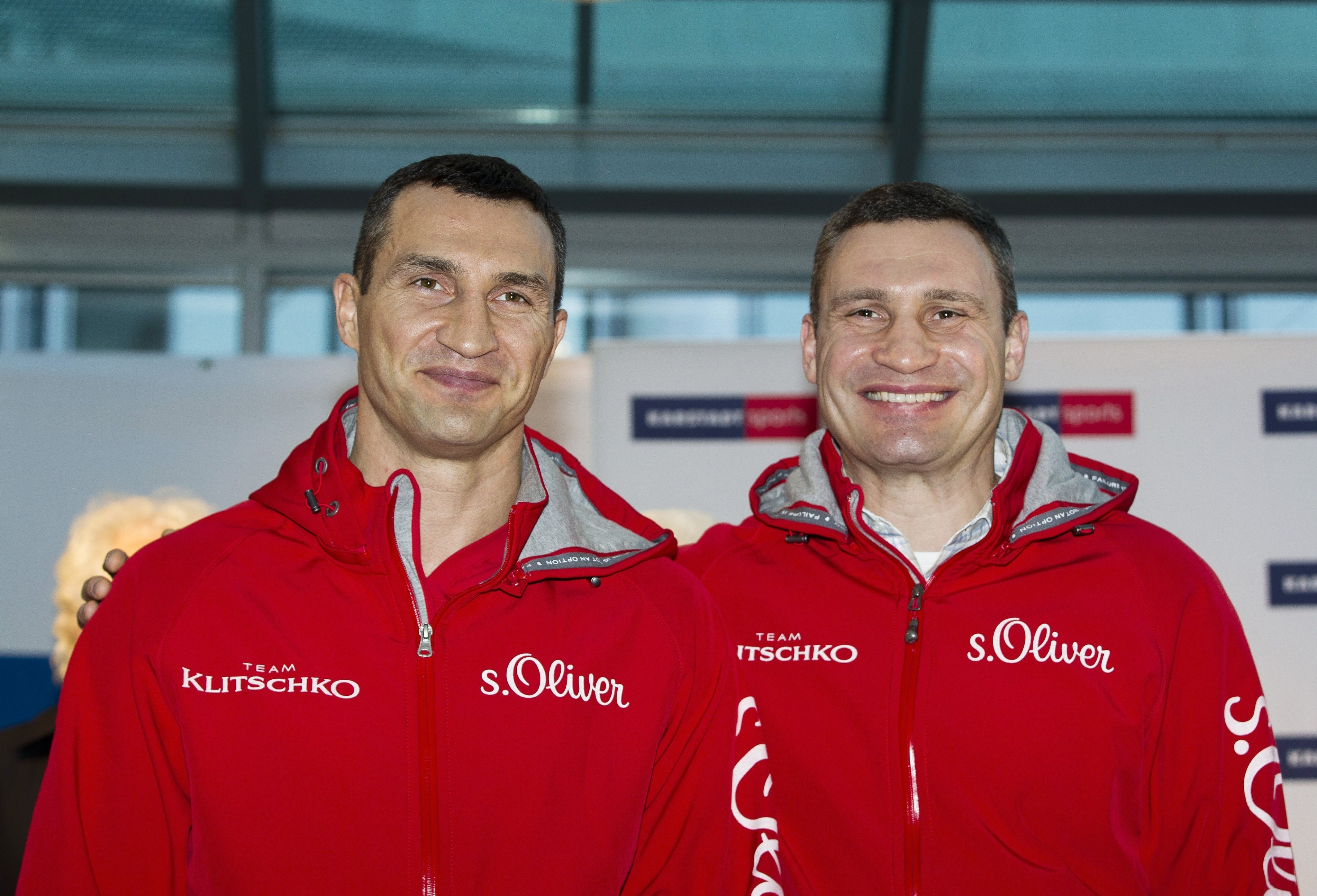 O mayor de Kiev, Vitali Klitschko, ex-campeão mundial de peso-pesado de boxe, e o irmão, Wladimir Klitschko , também ele ex-campeão de peso-pesado