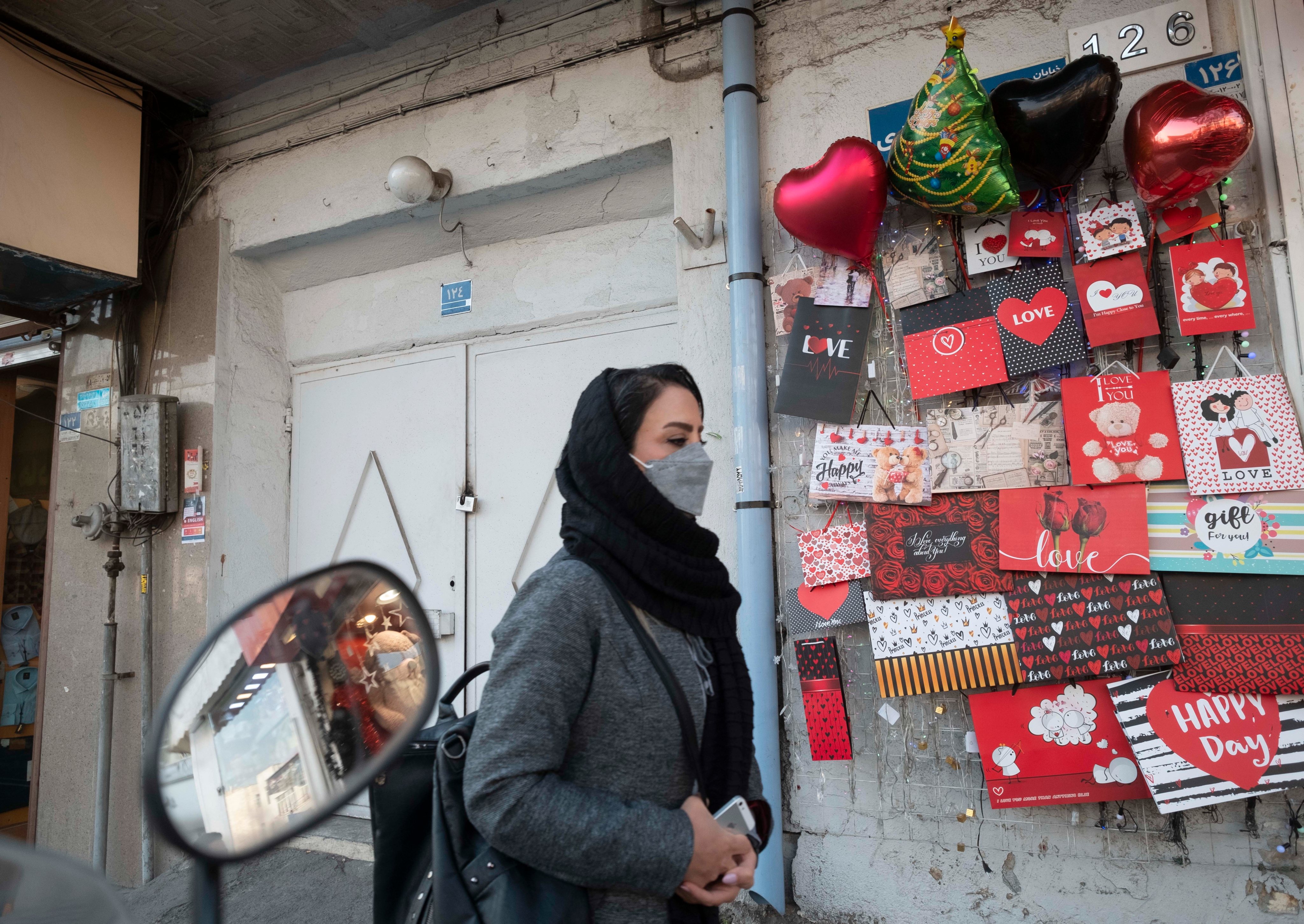 Celebração do Dia de São Valentim, também conhecido como Dia dos Namorados, em Teerão, no Irão