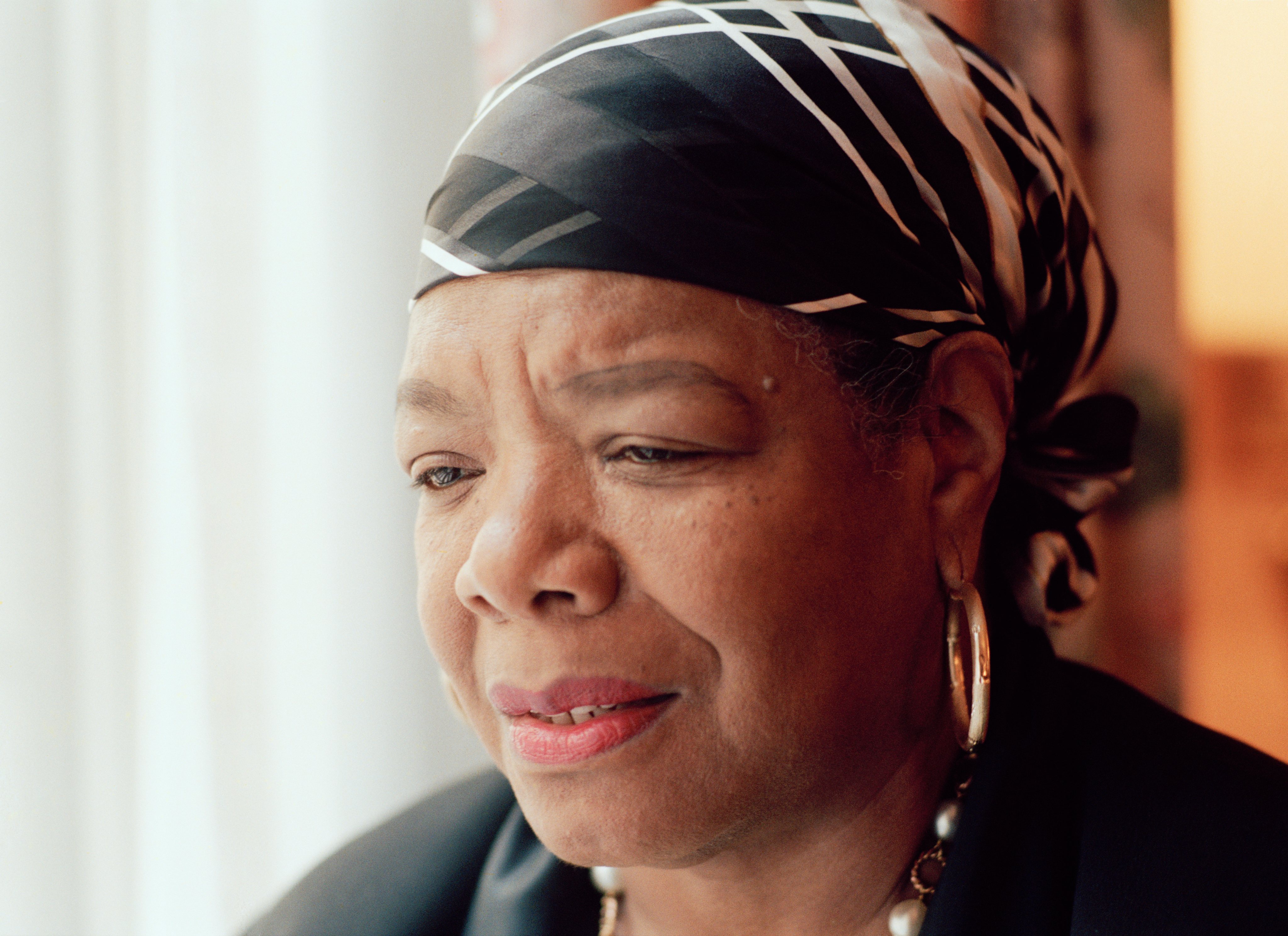 A poetisa e ativista pelos Direitos Civis, Maya Angelou, em 1994