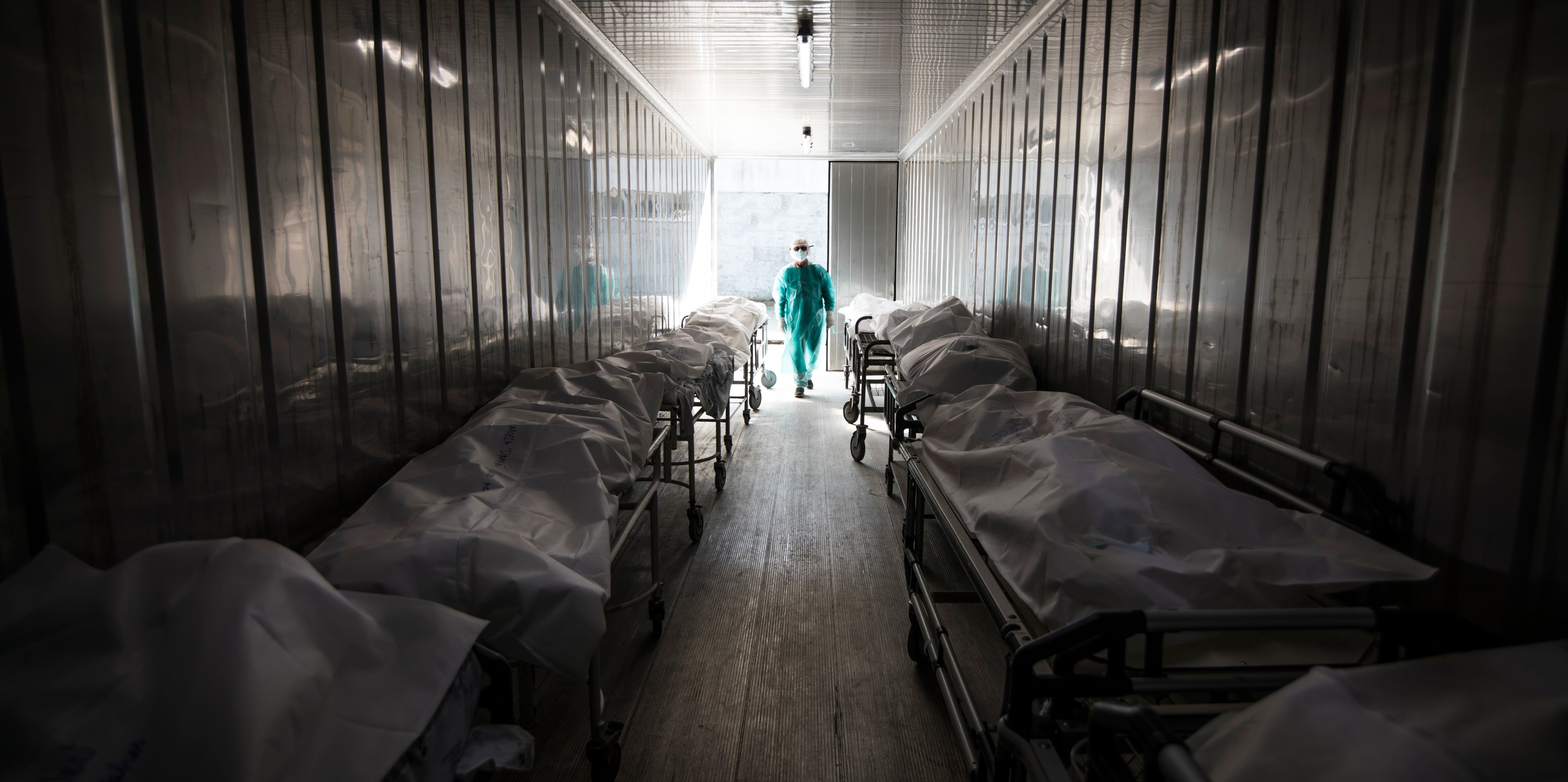 Fotografia de um dos contentores que está num hospital da Grande Lisboa. Tem capacidade para 11 corpos e está completamente cheio.