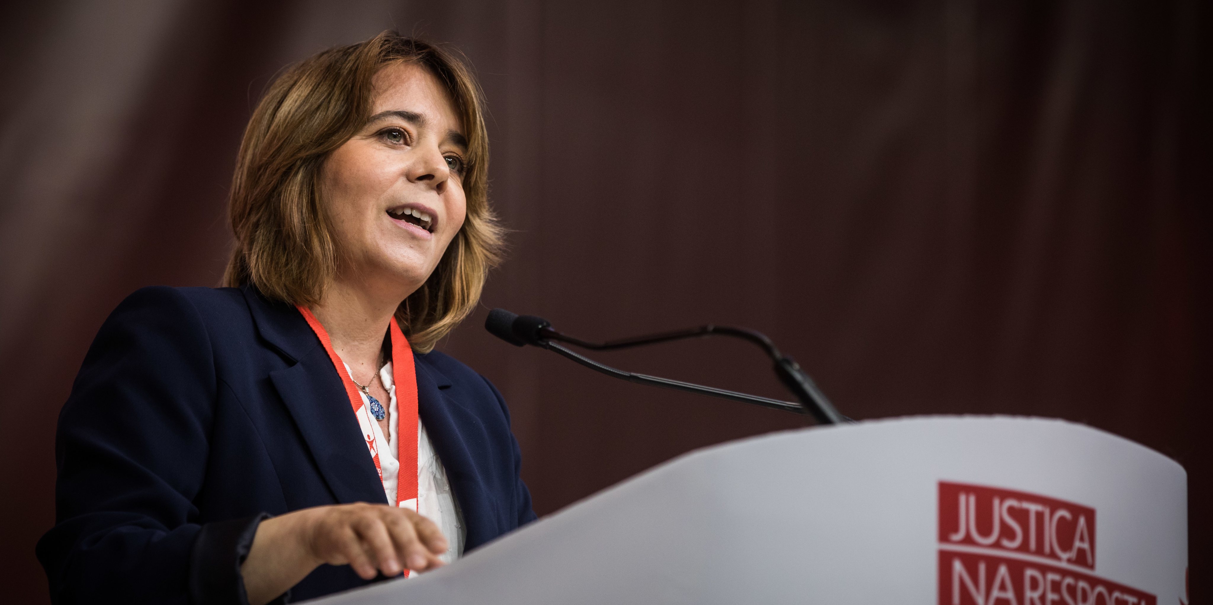 Catarina Martins abriu a convenção com críticas ao PS, mas evitando transmitir uma imagem de intransigência