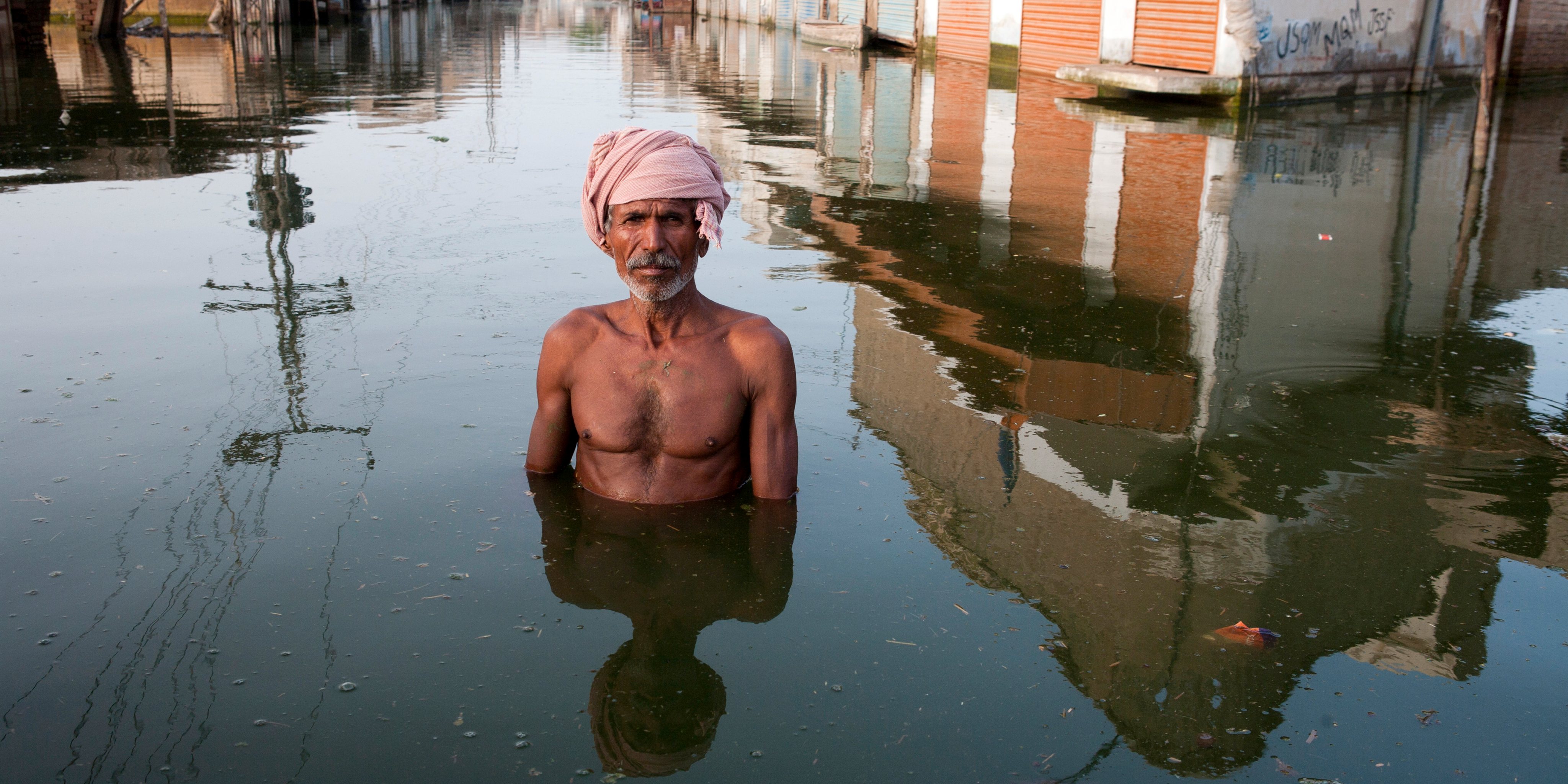Pakistan - Floods - Portrait in floodwaters