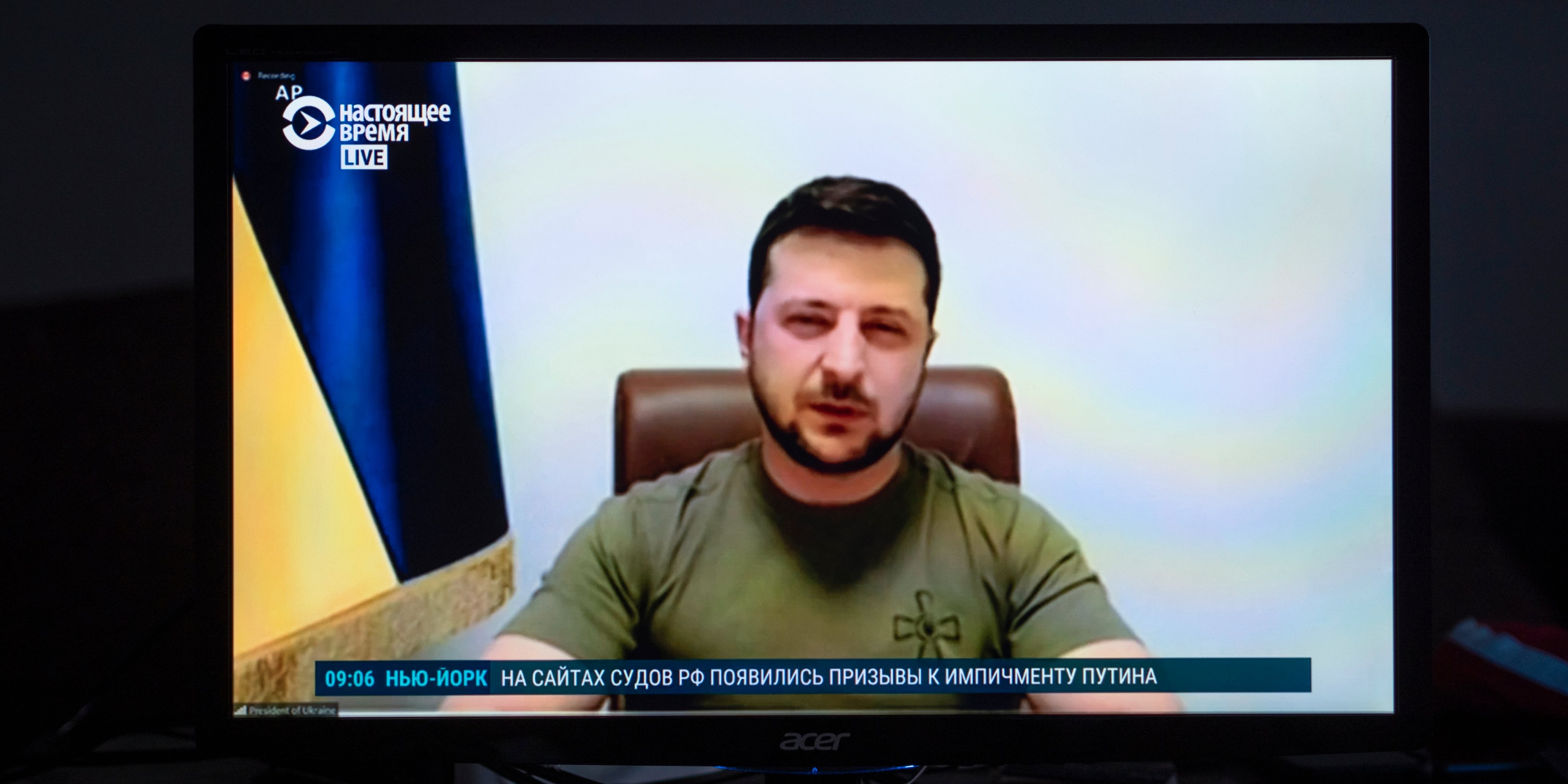 A screen grab of Volodymyr Zelensky delivering a speech to