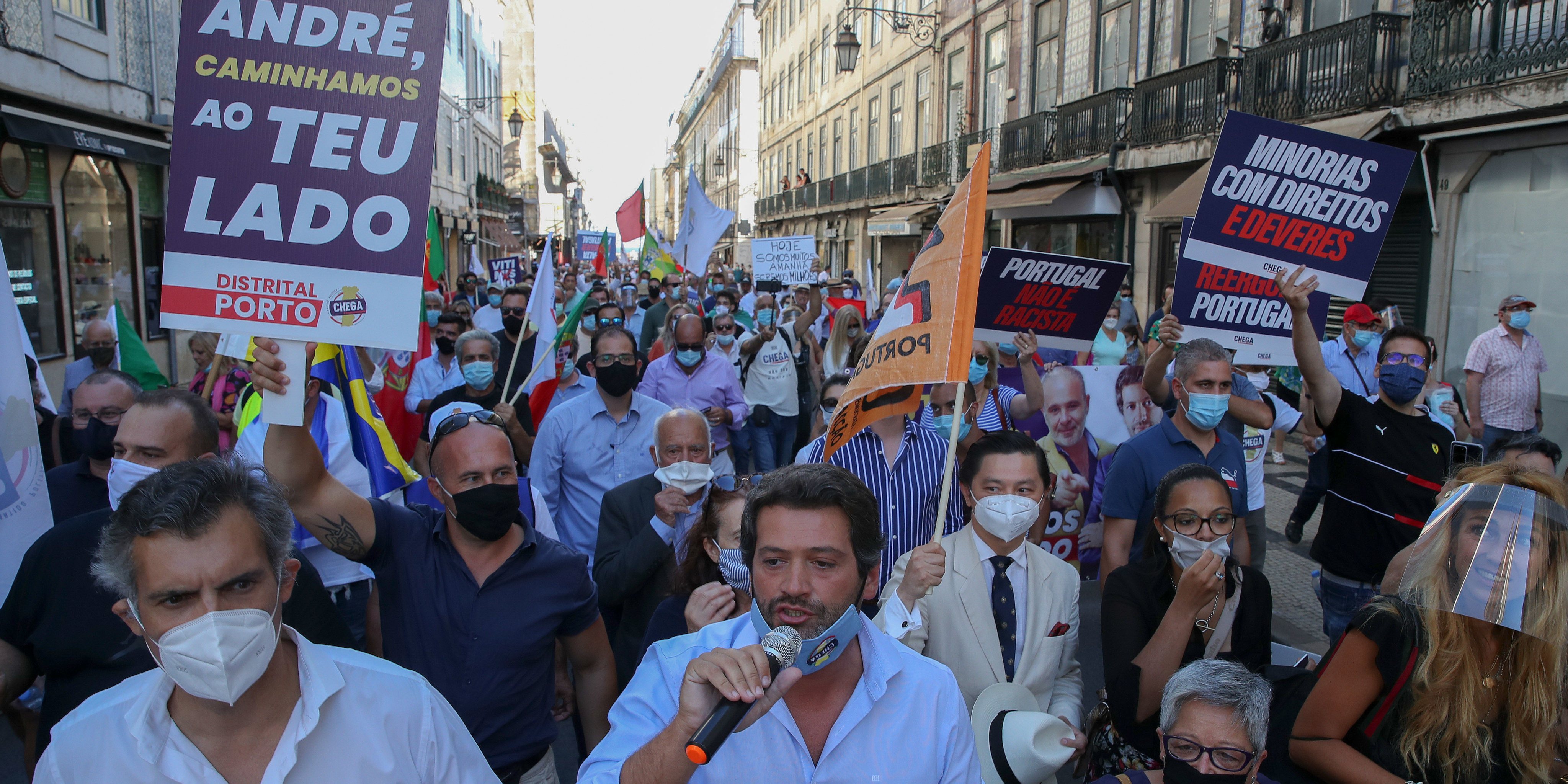 André Ventura numa das maiores manifestações organizadas pelo Chega