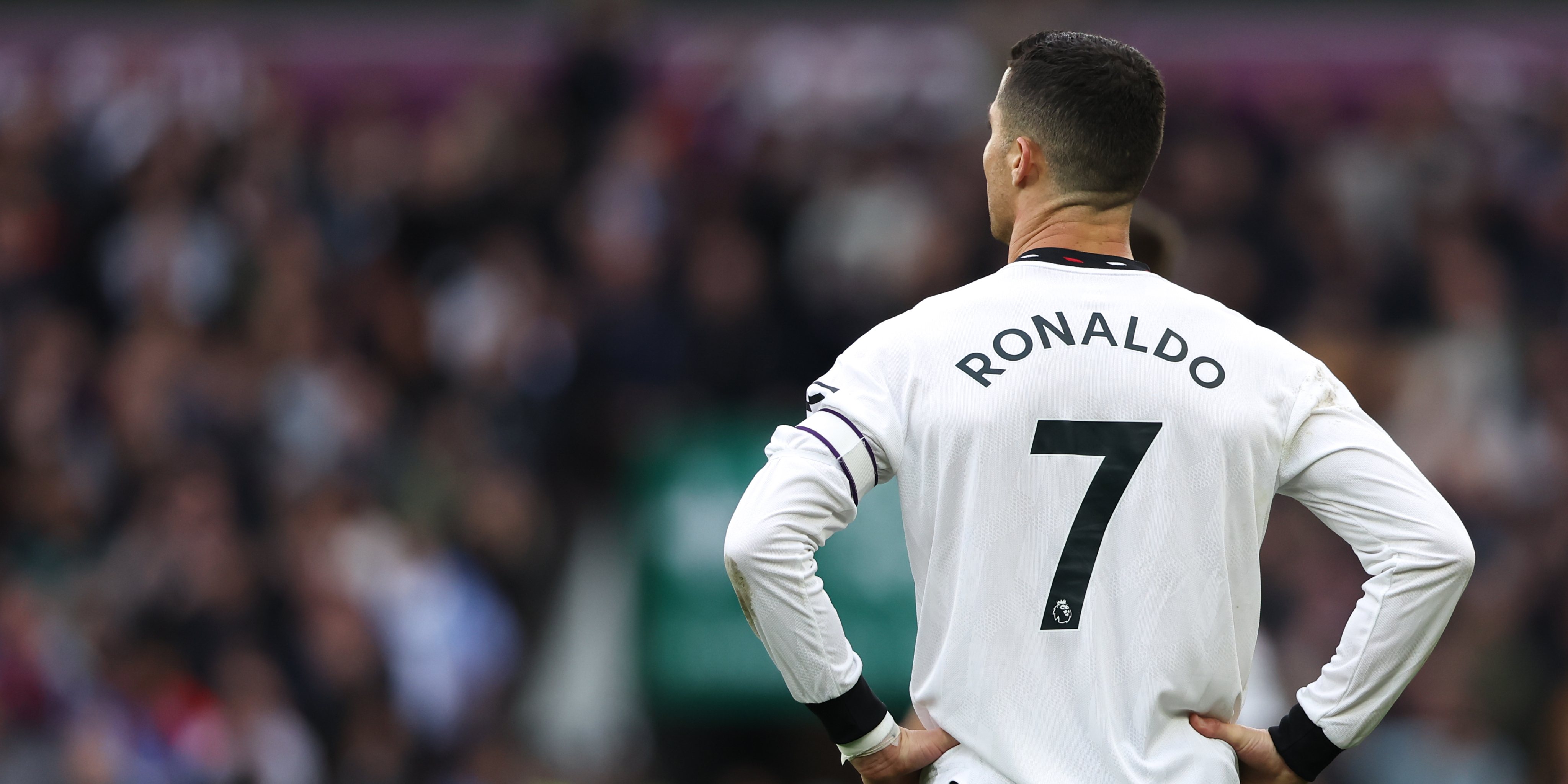 Ronaldo leva jovens para jogar futebol e aprender inglês nos EUA