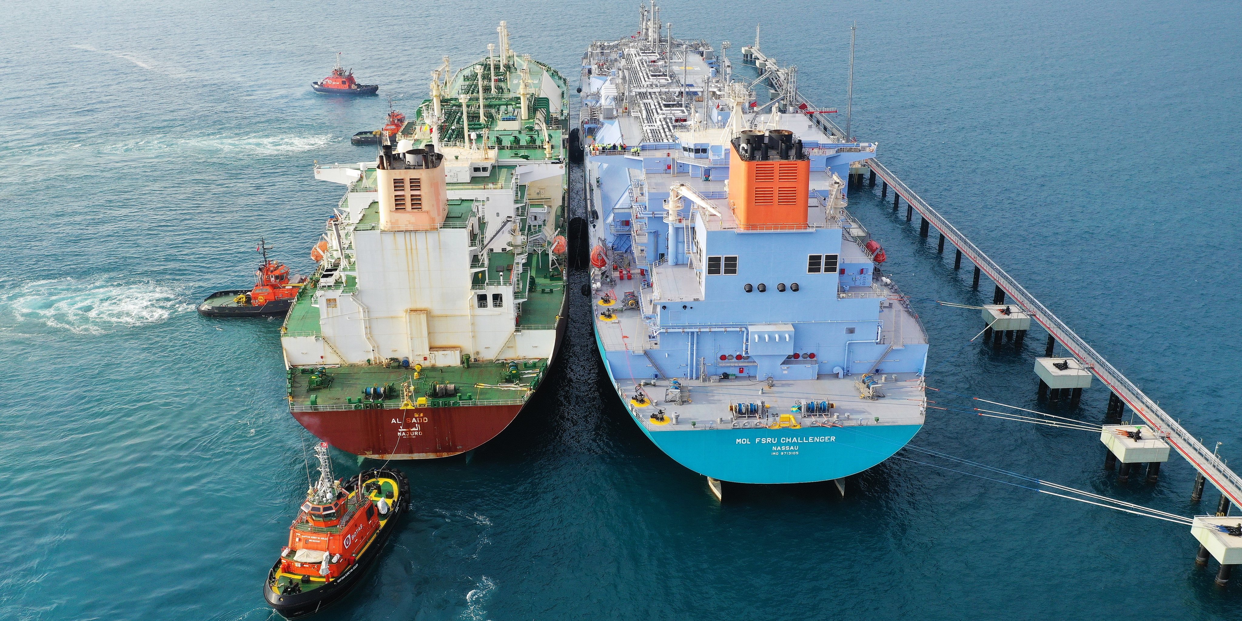 LNG transfer between &quot;two giant ships&quot;